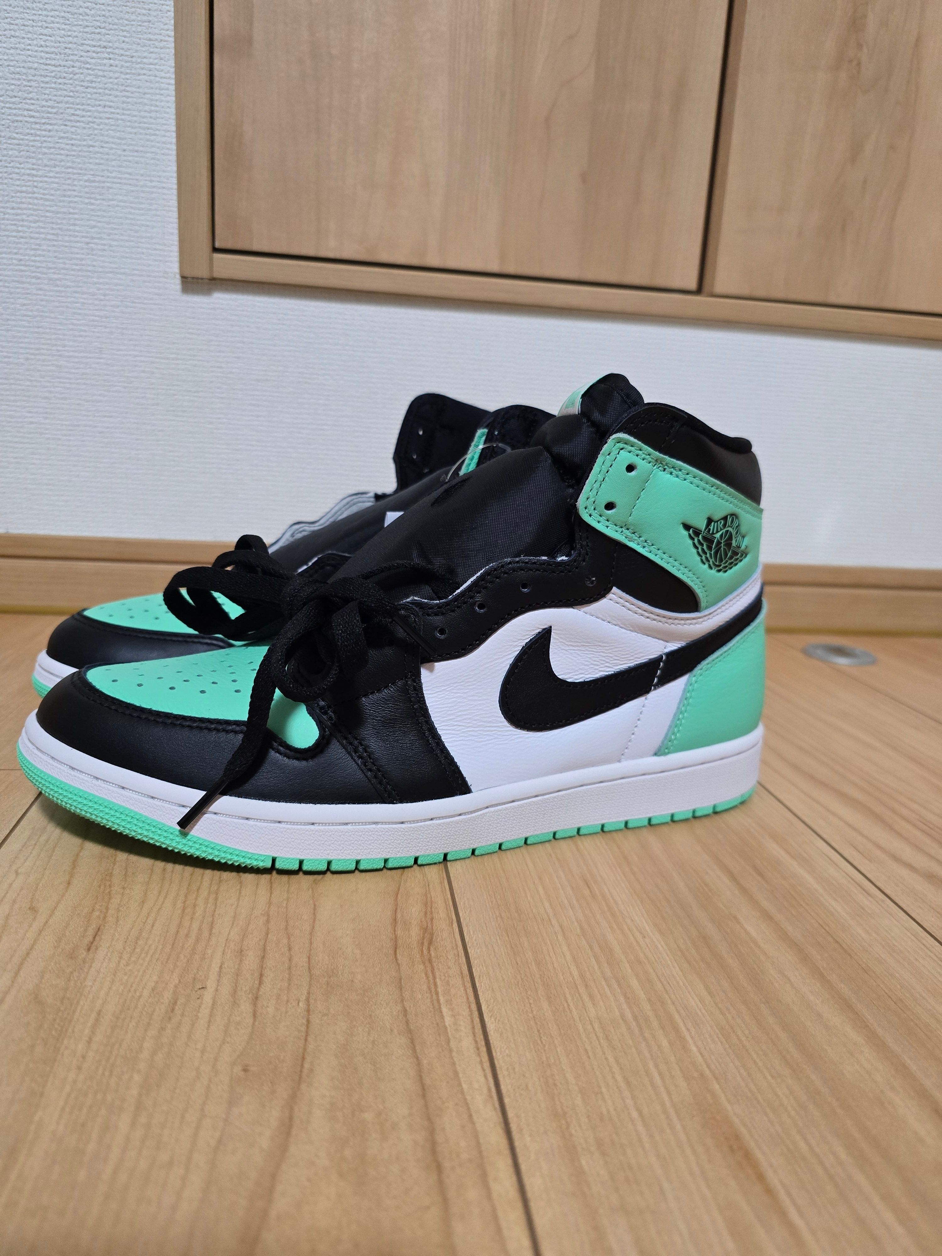 Nike Air Jordan 1 High OG "Green Glow"