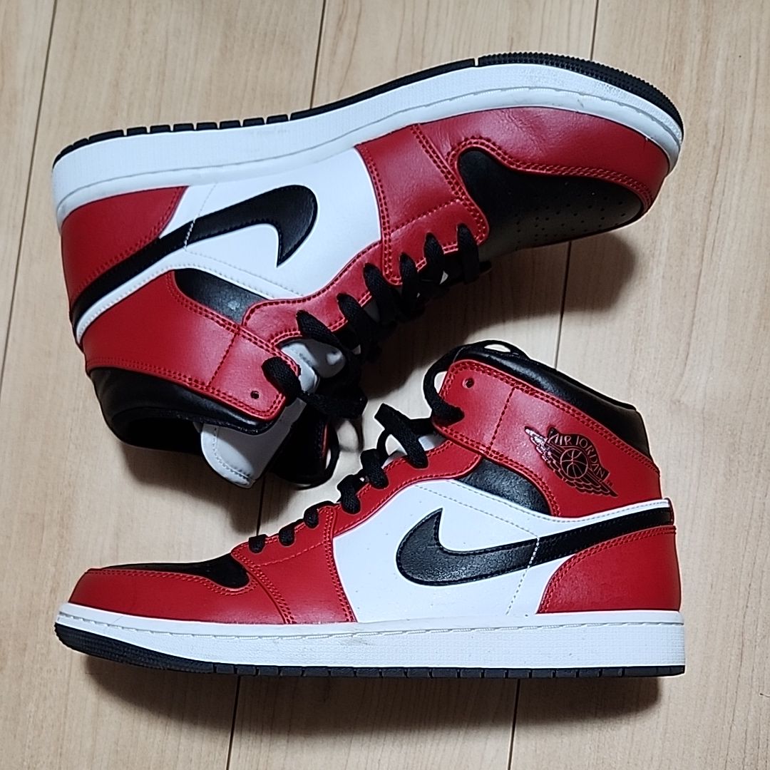 Nike Air Jordan 1 Mid "Chicago Black Toe"