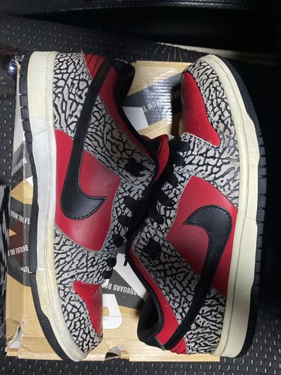 Supreme × Nike SB Dunk Low "Red Cement"(2012)