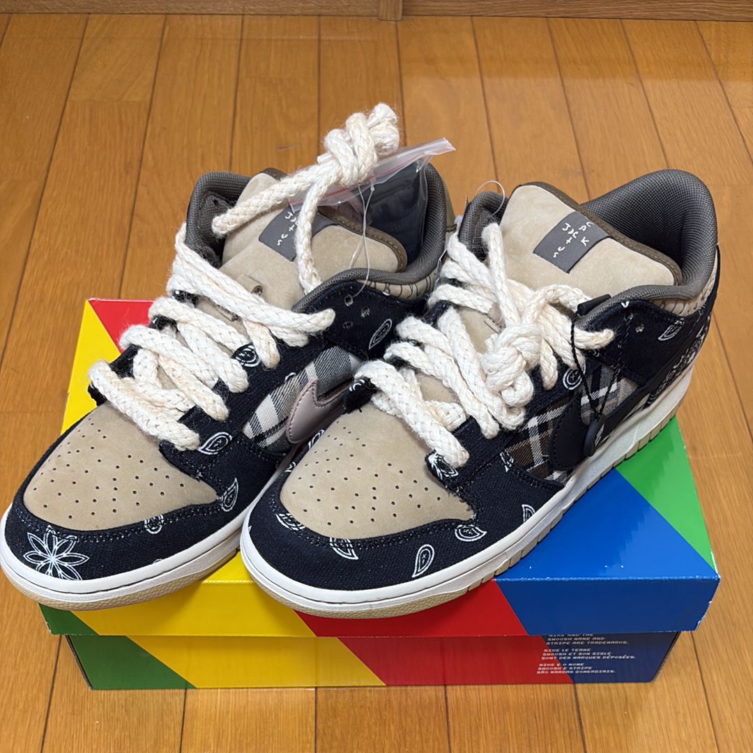 Travis Scott × Nike SB Dunk Low "Black/Parachute Beige"