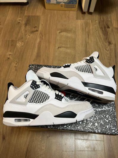 Nike Air Jordan 4 "Military Black"