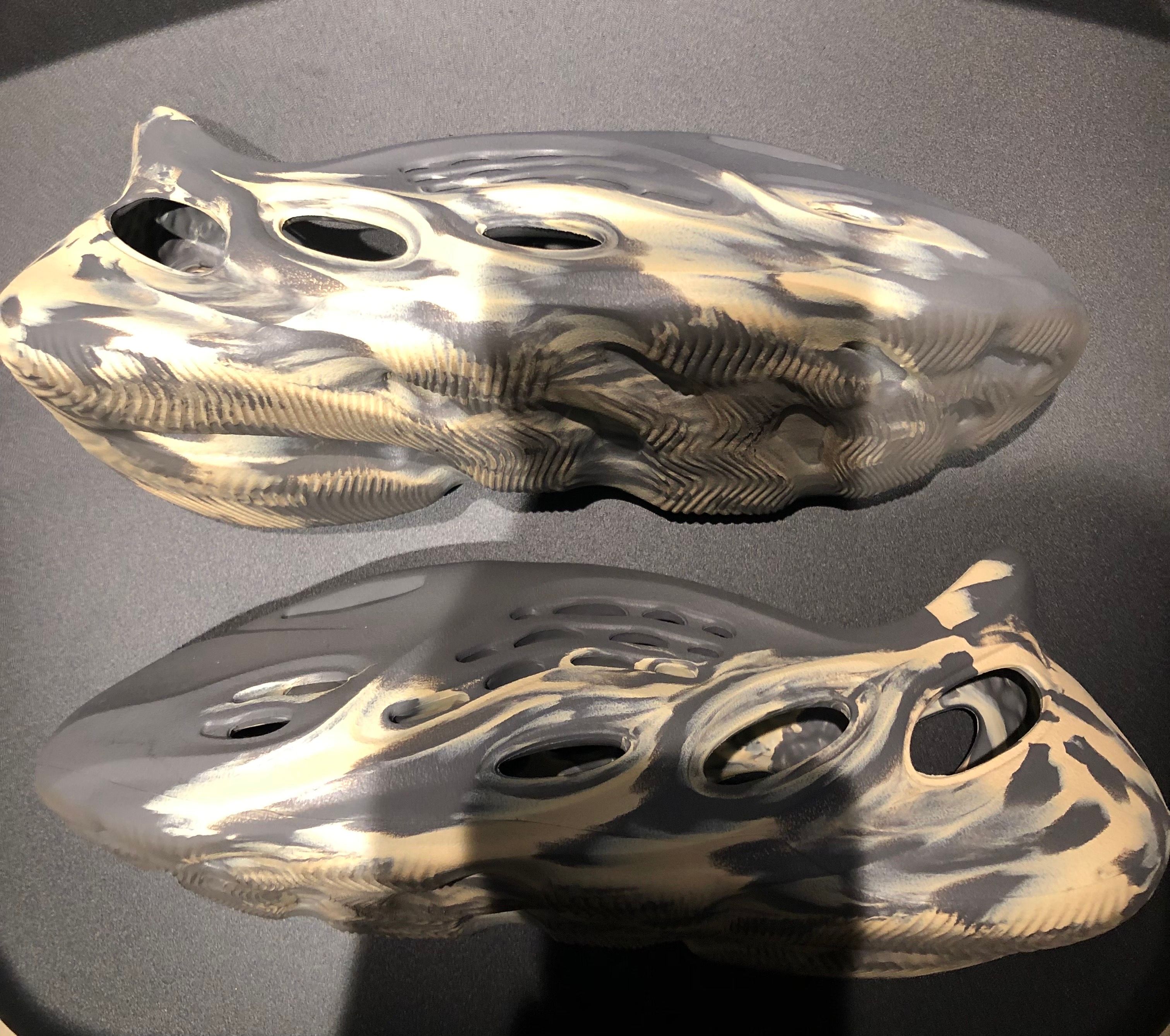 adidas YEEZY Foam Runner "MXT Moon Gray"