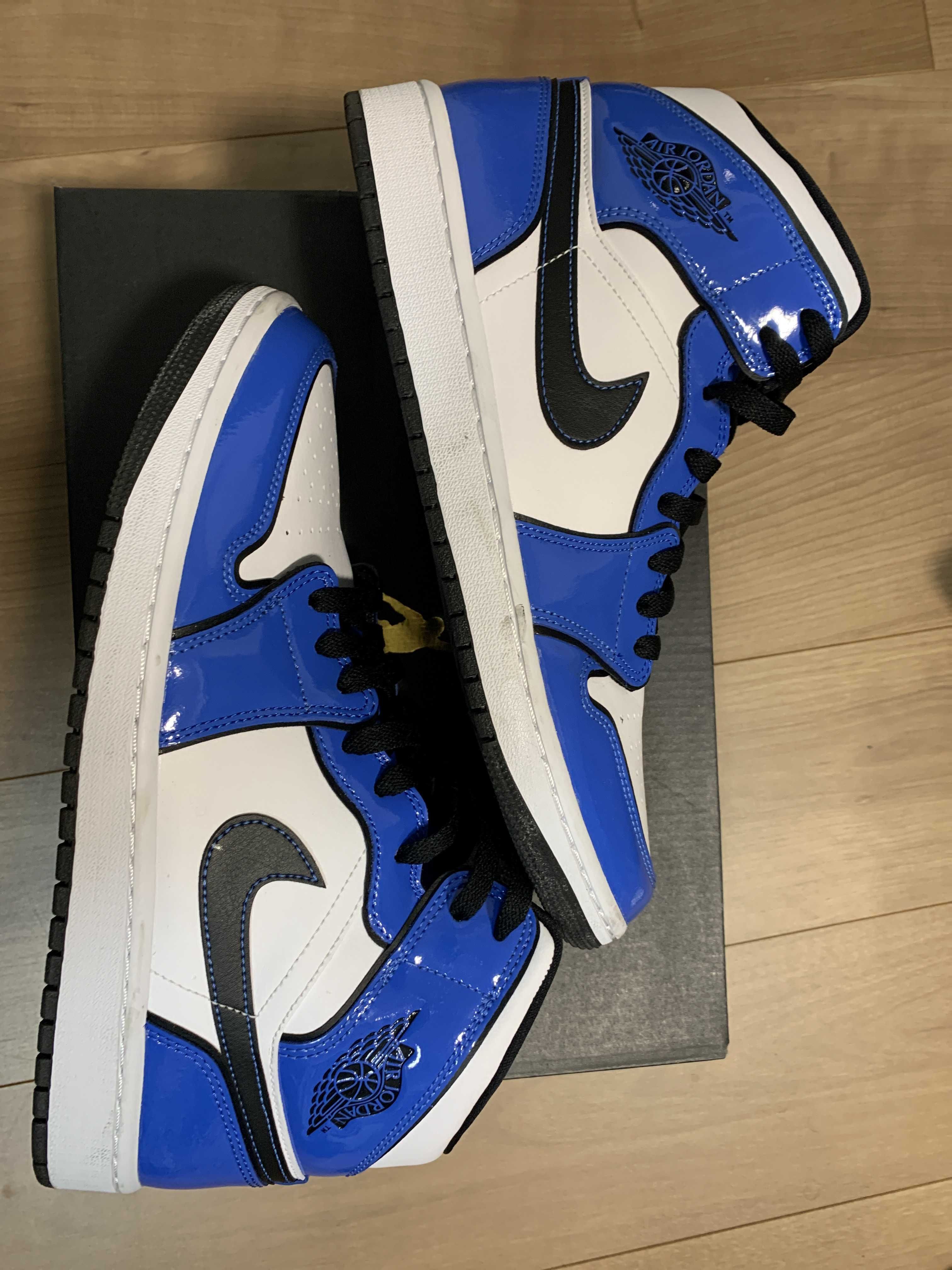 Nike Air Jordan 1 Mid SE "Signal Blue"