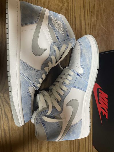 Nike Air Jordan 1 High OG "Hyper Royal"