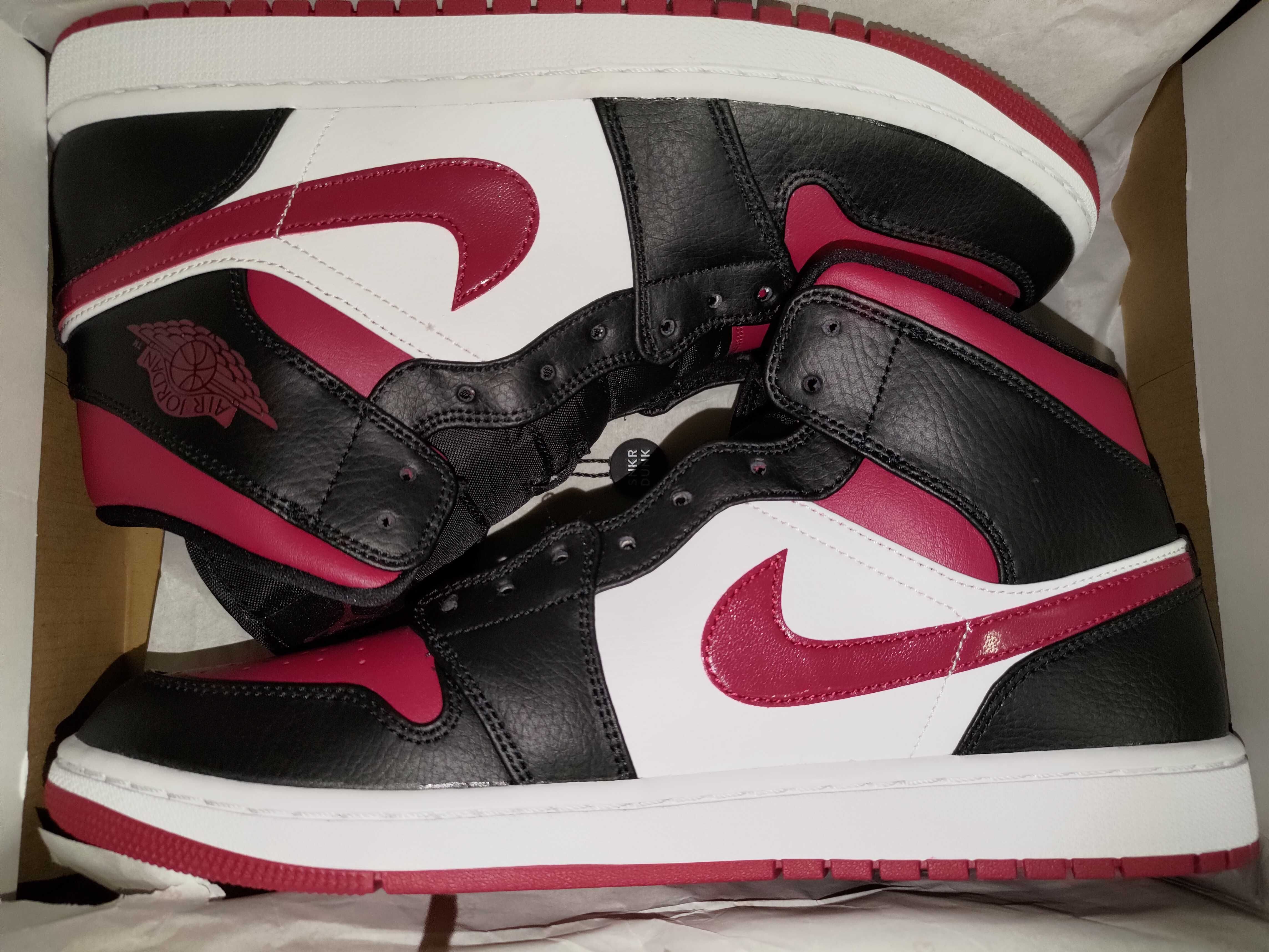NIKE AIR JORDAN 1 MID "BLACK/RED/WHITE"
