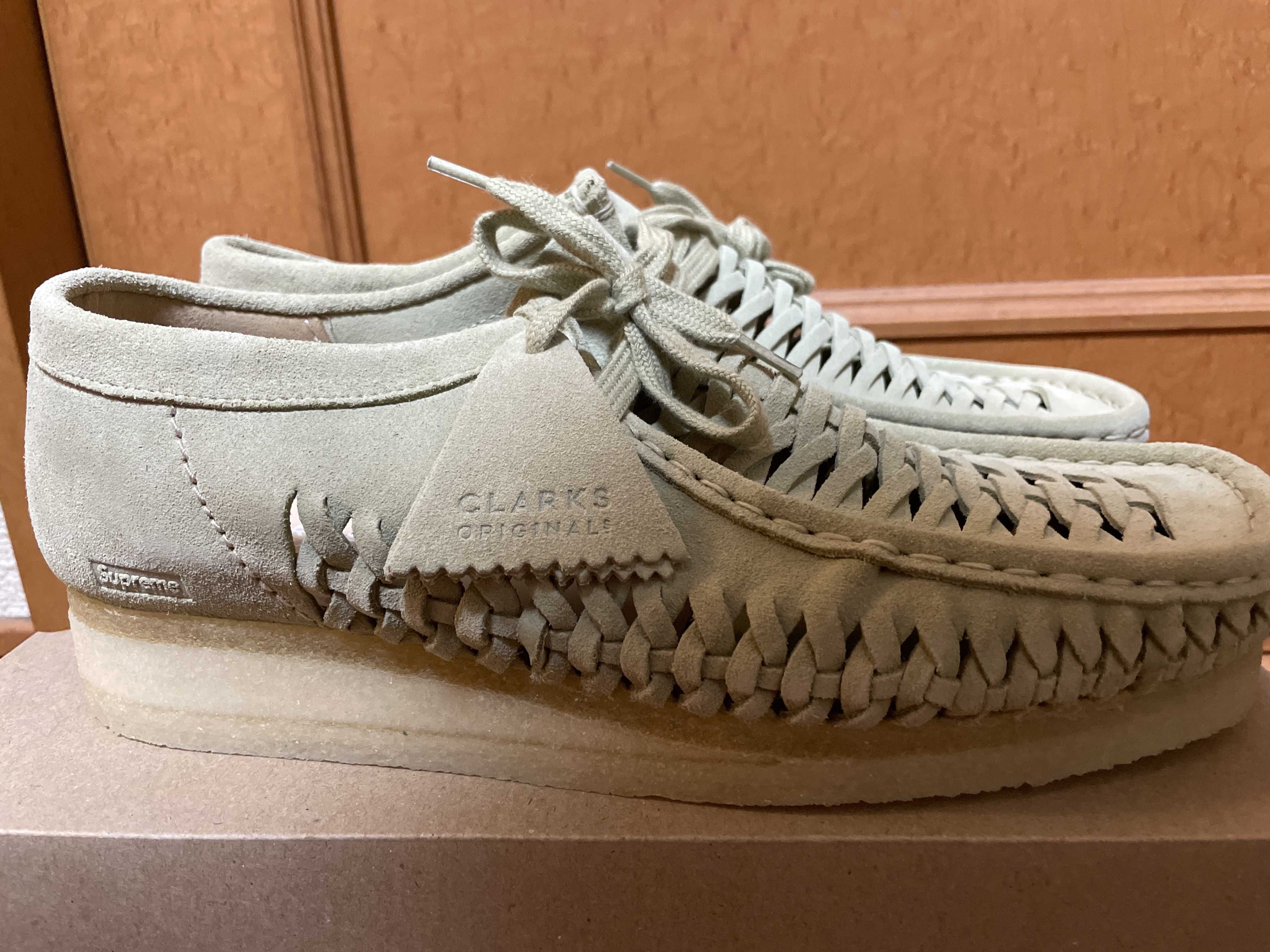 CLARKS × SUPREME WALLABEE "BEIGE"