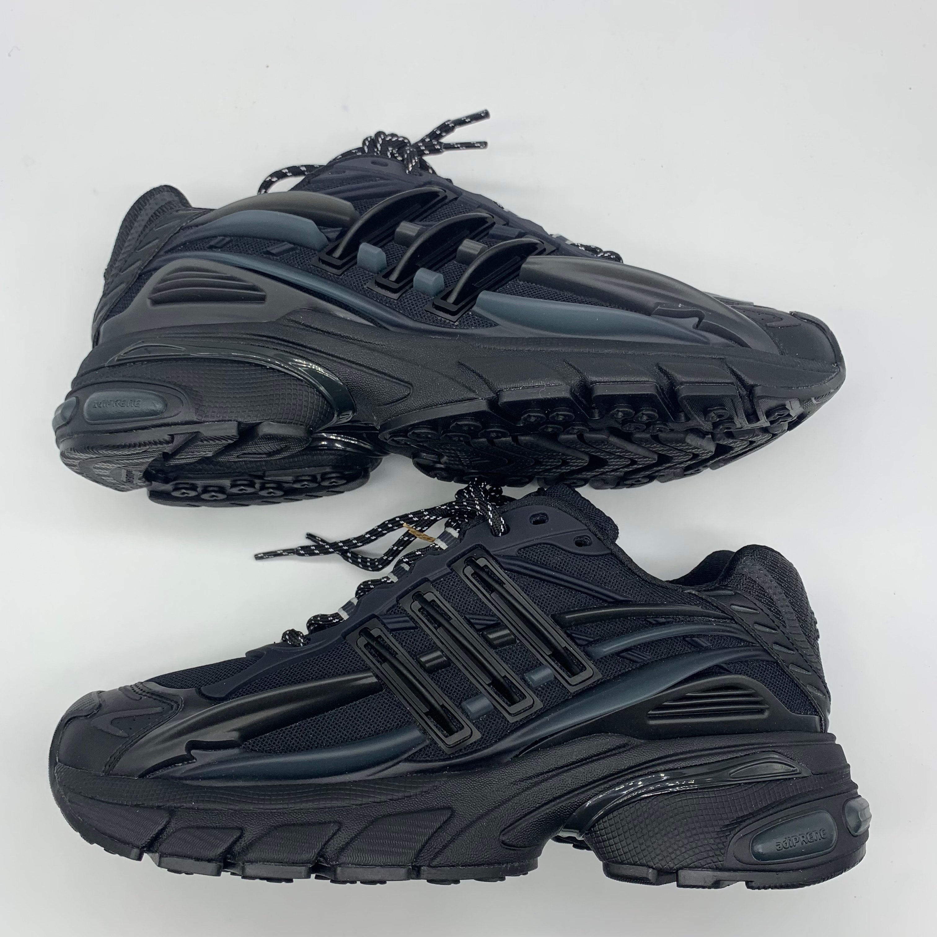 Pharrell Williams × adidas Jellyfish "Carbon/Core Black"