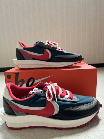 UNDERCOVER × sacai × Nike LD Waffle "Midnight Spruce/Pale Ivory-Dark Grey-University Red"