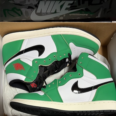 Nike Women's Air Jordan 1 High OG "Lucky Green/White-Sail-Black"