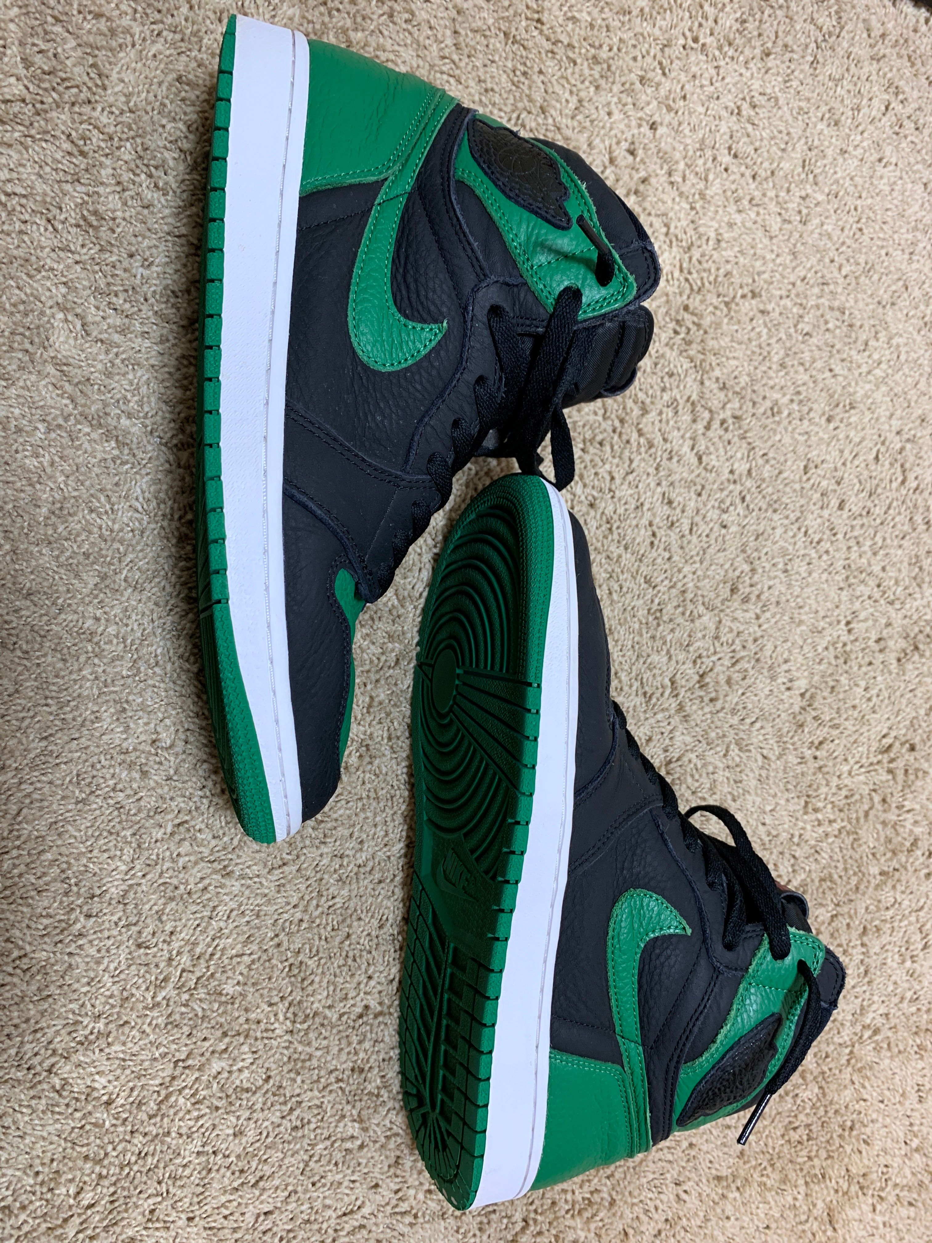 Nike Air Jordan 1 Retro High OG "Black/Pine Green" (2020)      