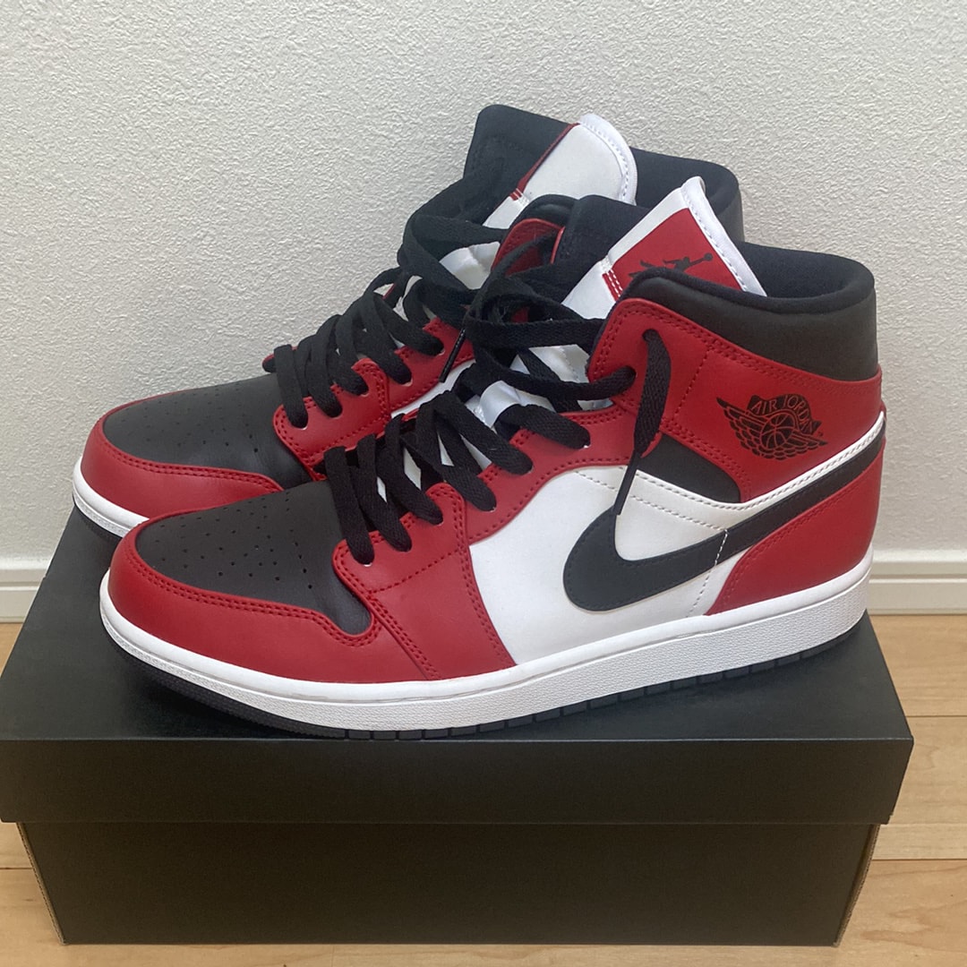 Nike Air Jordan 1 Mid "Chicago Black Toe"