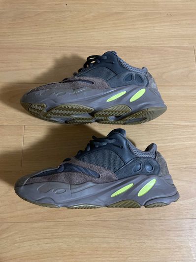 YEEZY BOOST 700 WAVE RUNNER DARK GREY