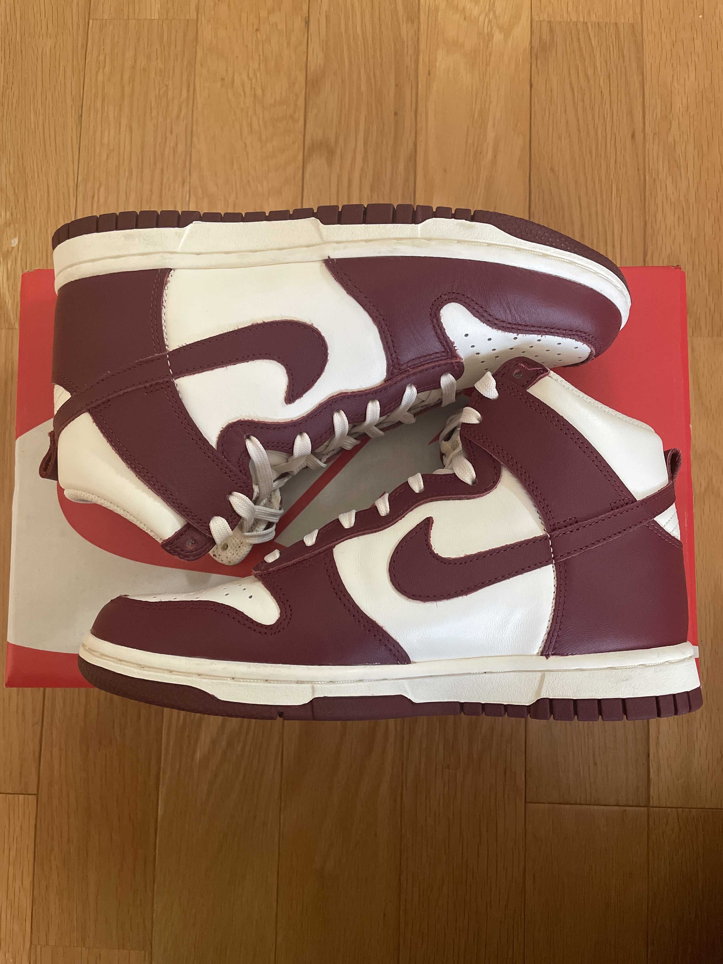 NIKE Women's DUNK HIGH "TEAM RED"