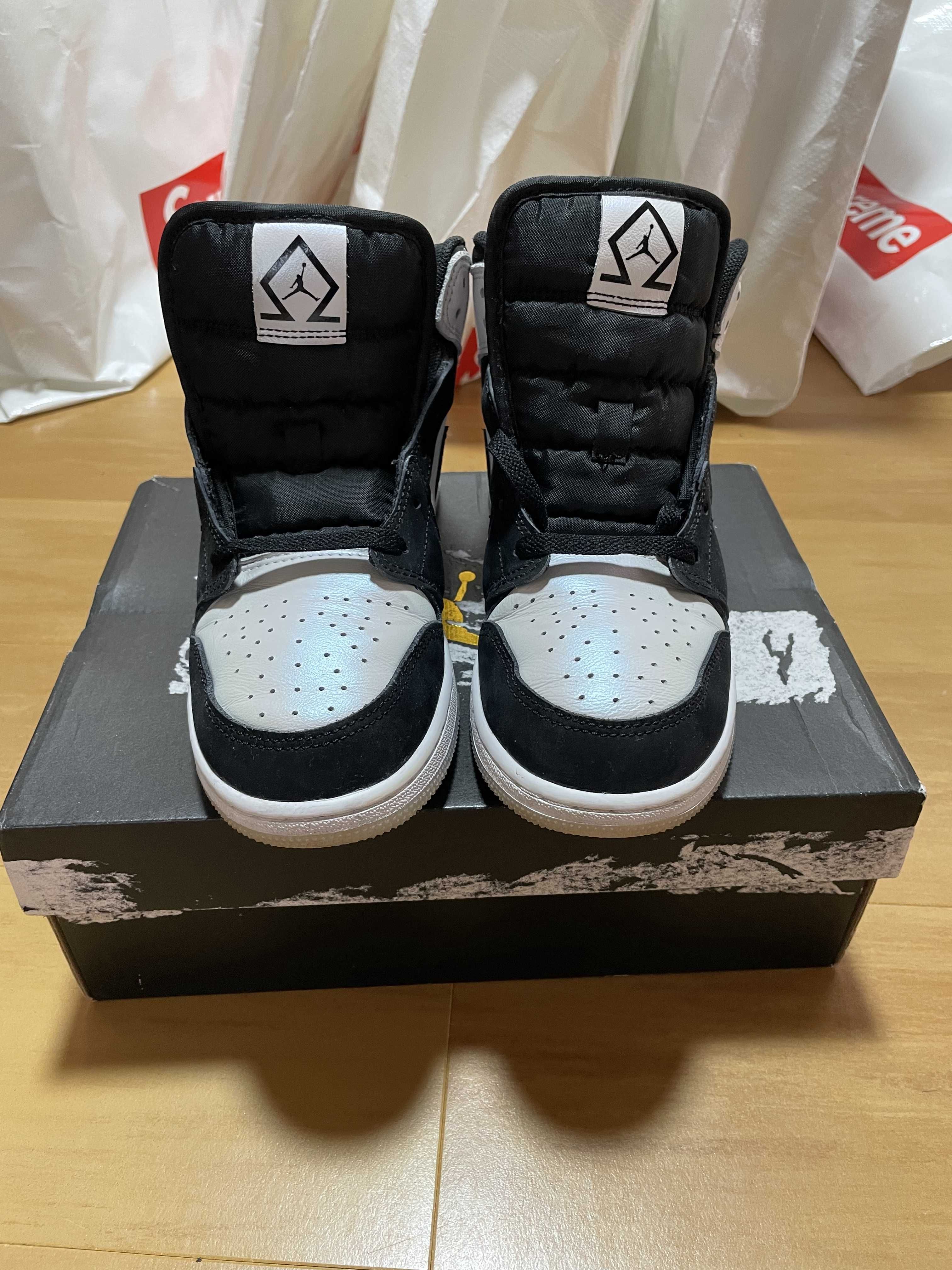 Nike GS Air Jordan 1 Mid "Omega/Black/White"