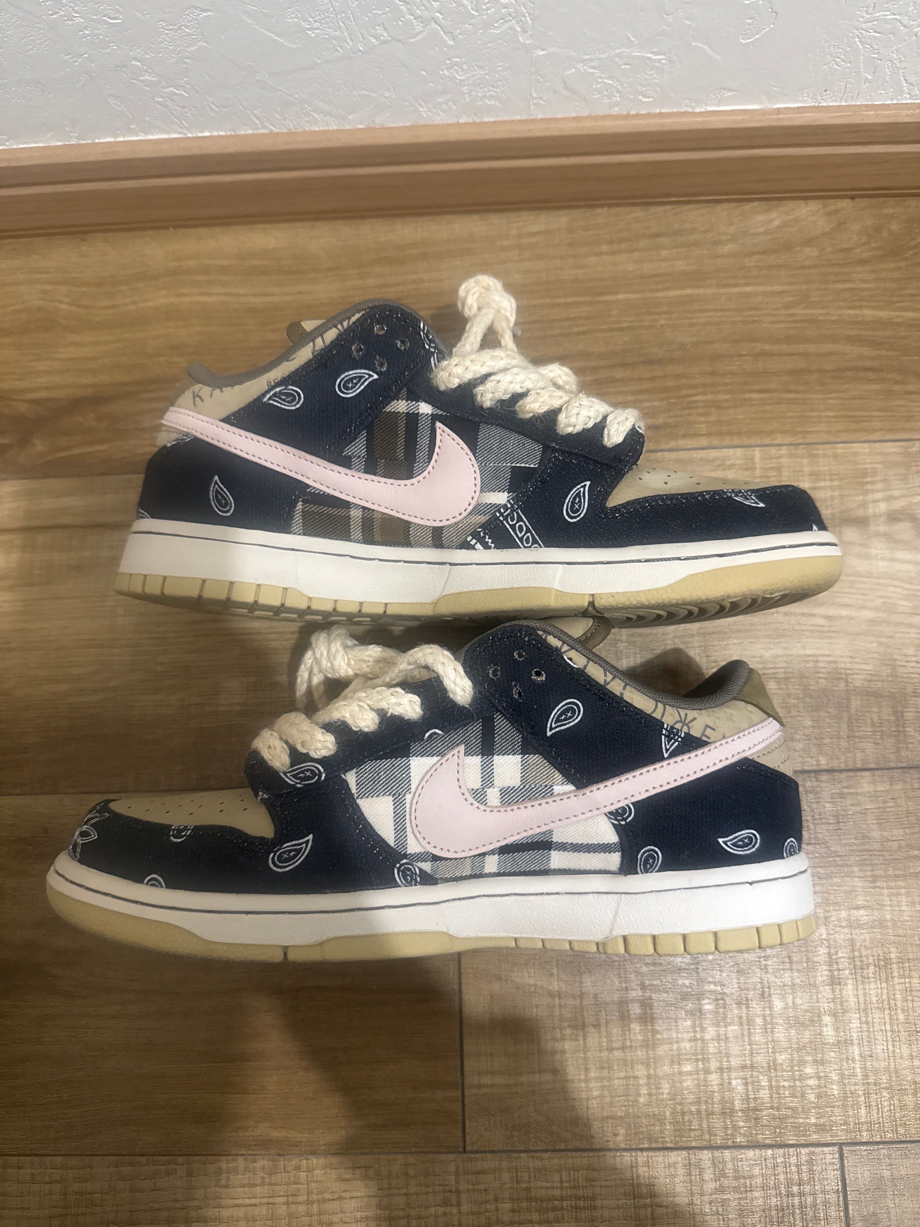 Travis Scott × Nike SB Dunk Low "Black/Parachute Beige"