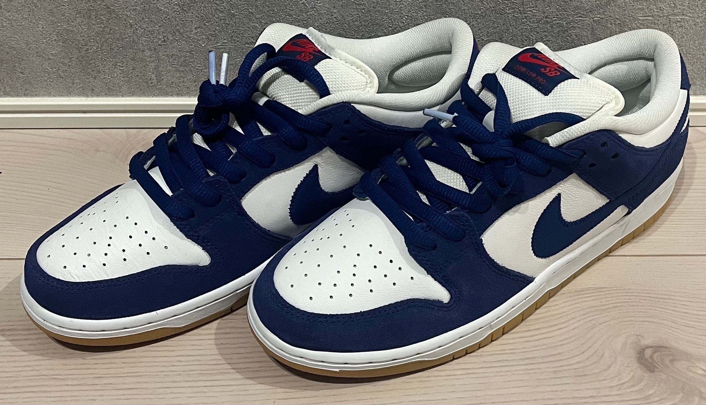 ナイキ SB ダンク ロー "ロサンゼルス ドジャース/ディープ ロイヤル ブルー"