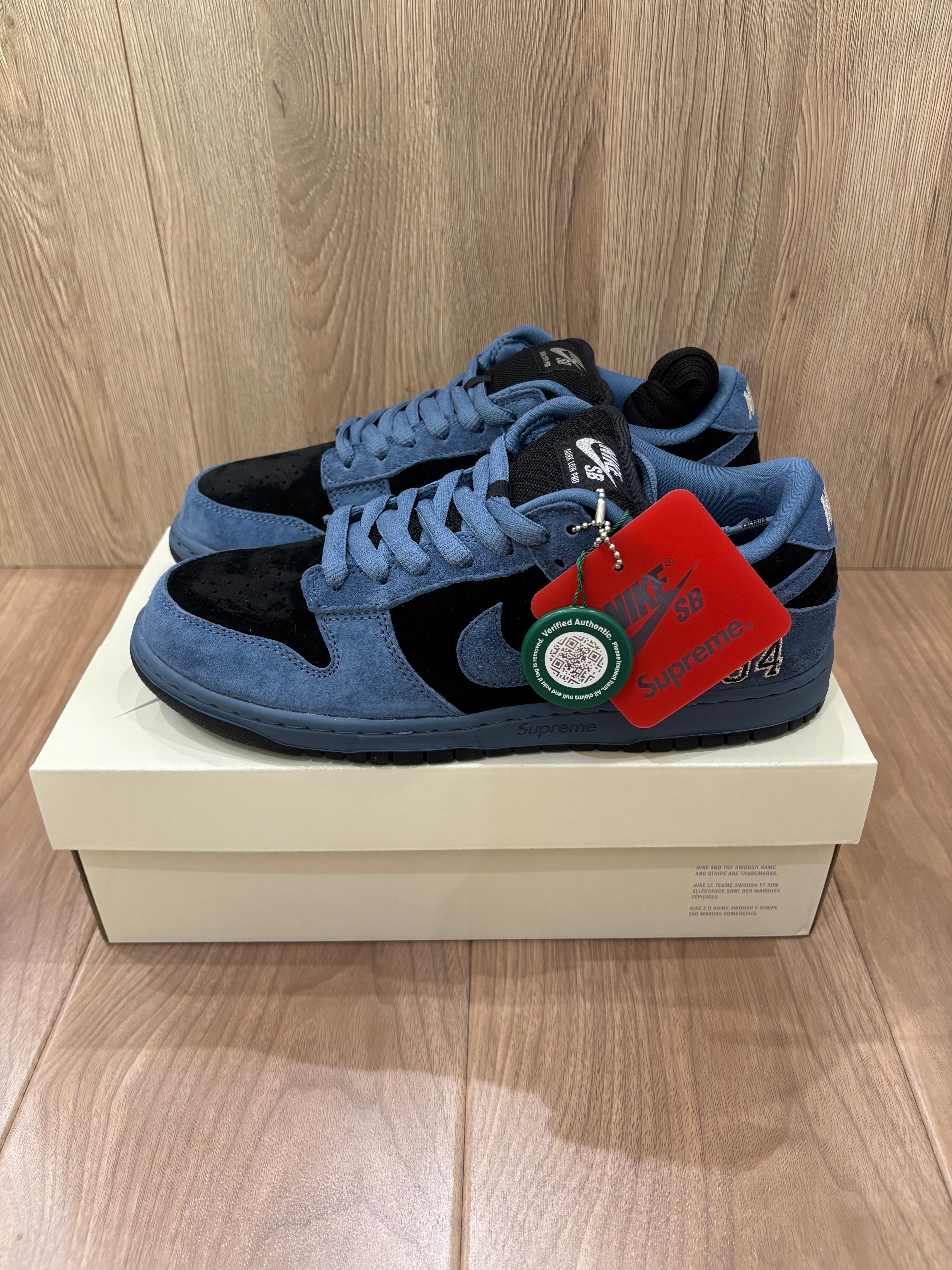 Supreme × Nike SB Dunk Low "Ocean Fog" (North America Exclusive) (25FW Week2)