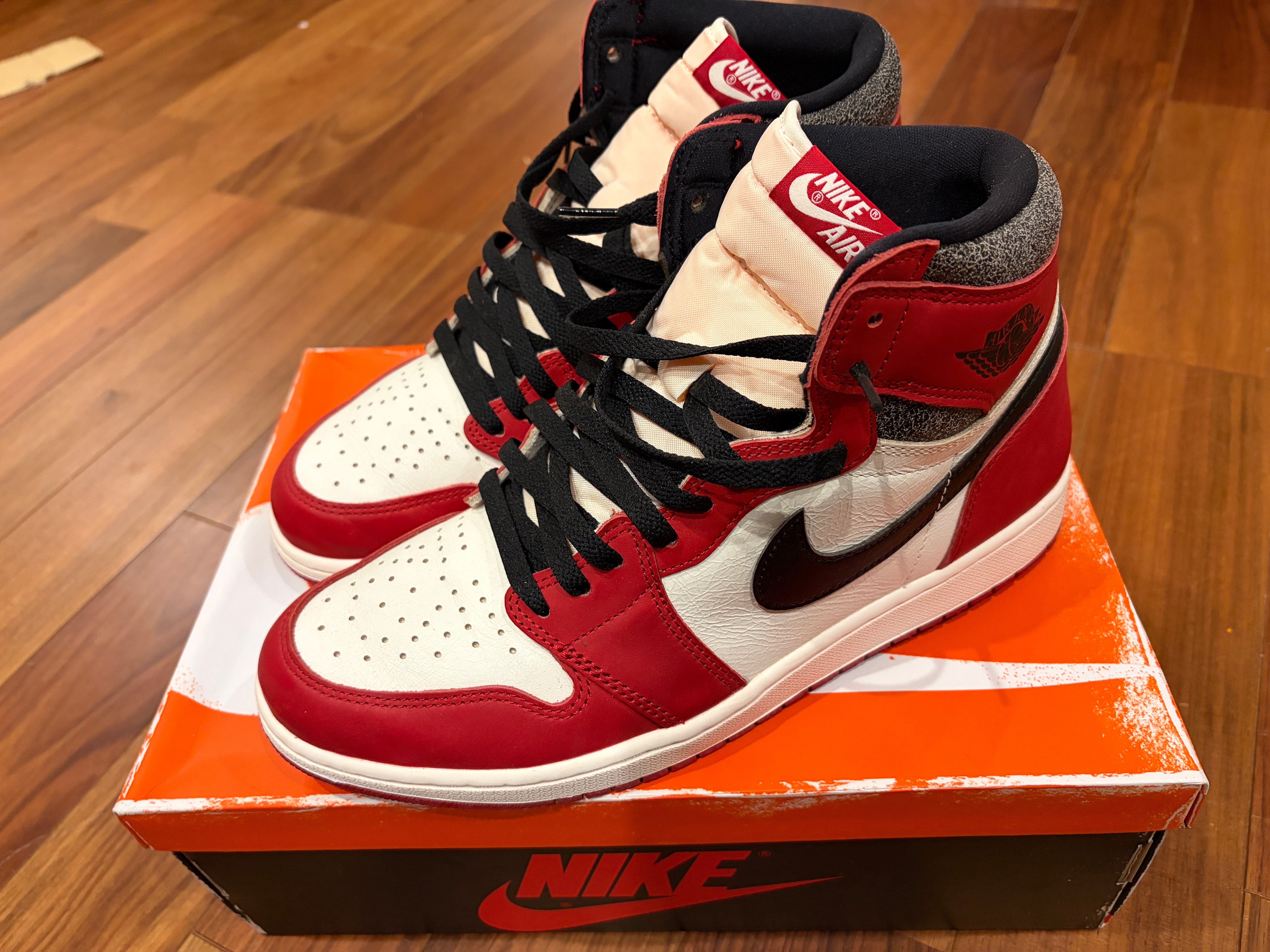 Nike Air Jordan 1 High OG "Lost & Found/Chicago"