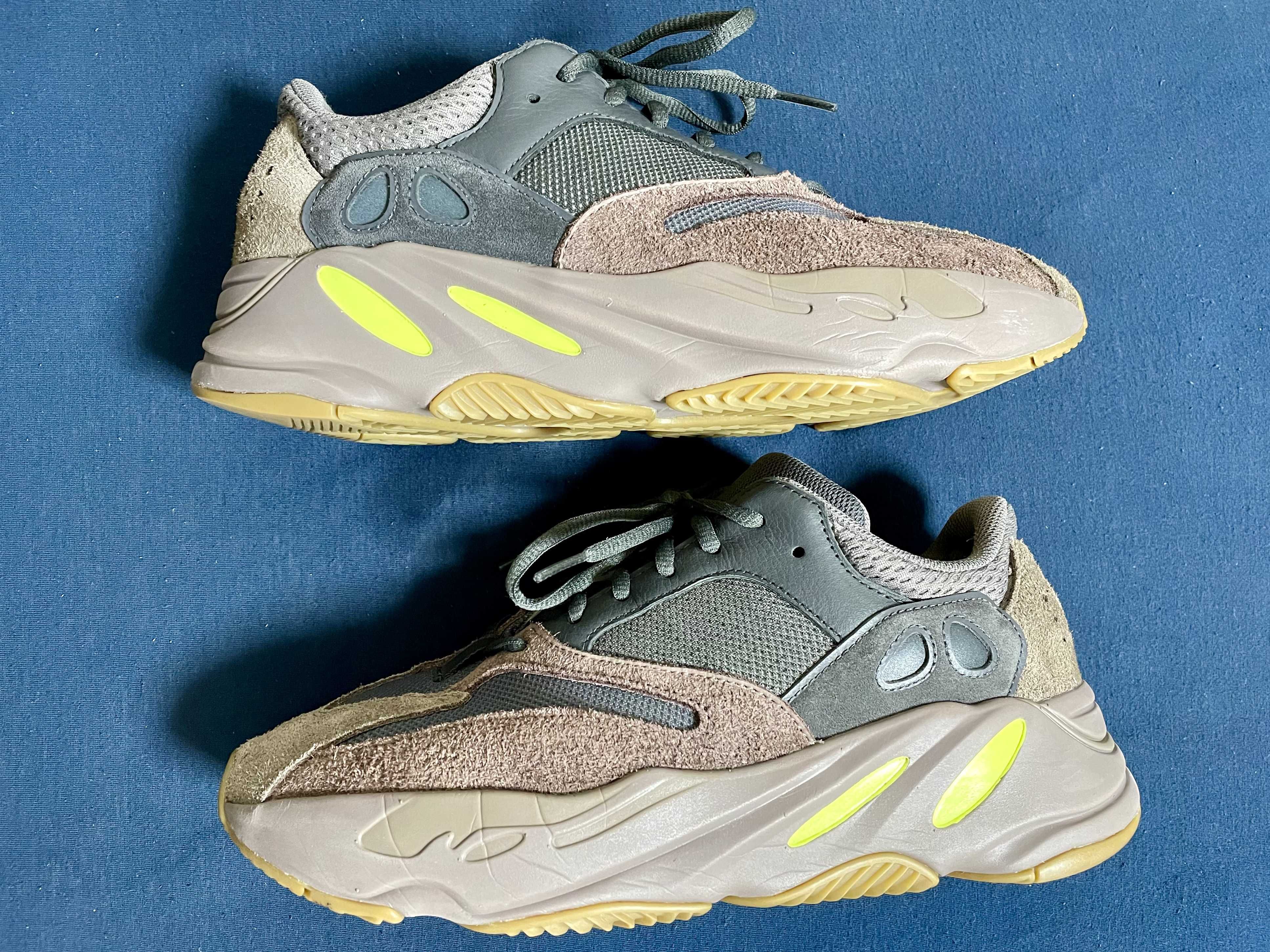 YEEZY BOOST 700 WAVE RUNNER DARK GREY
