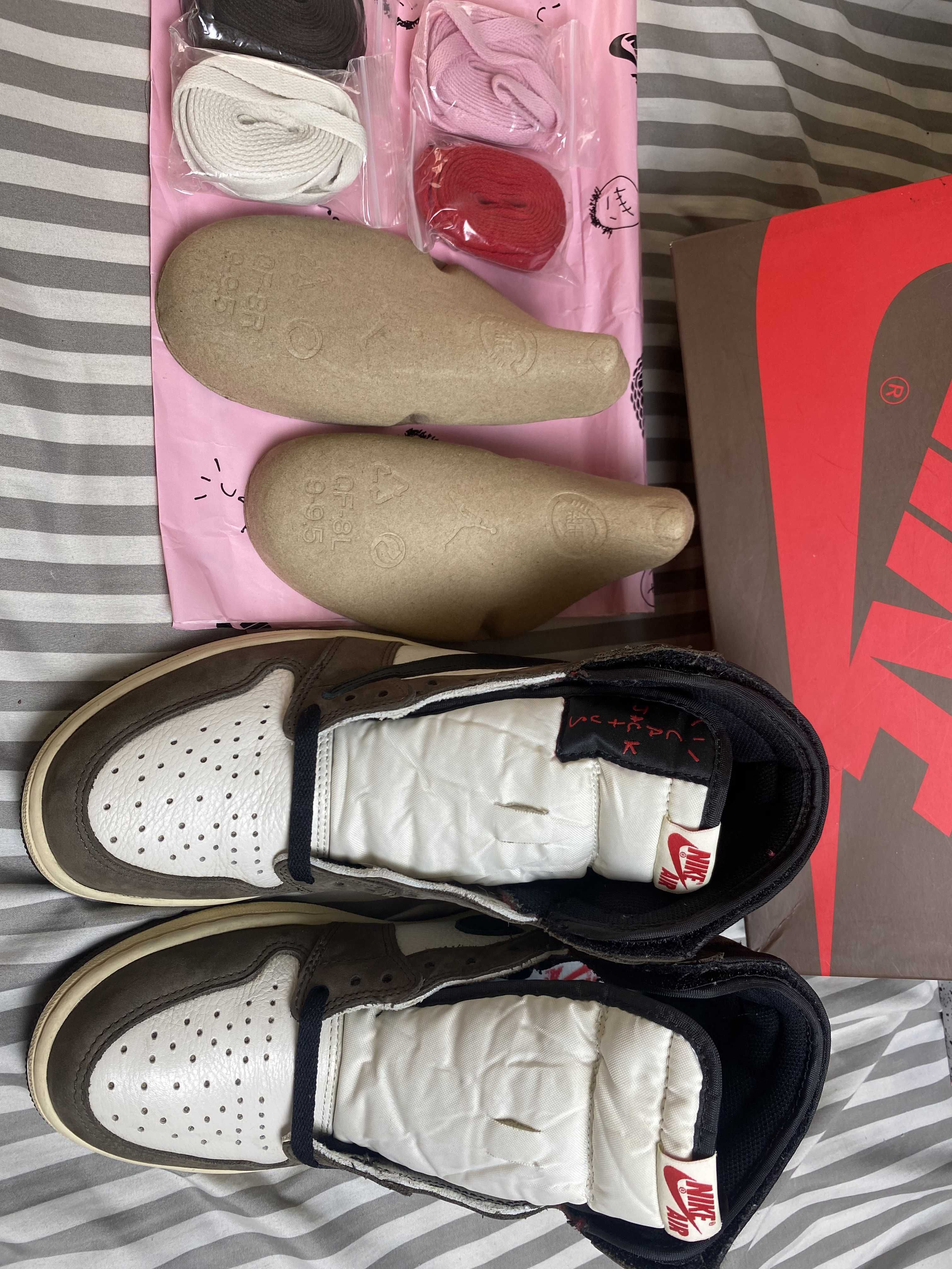 Travis Scott × Nike Air Jordan 1 Retro High OG TS SP "Sail/Dark Mocha"