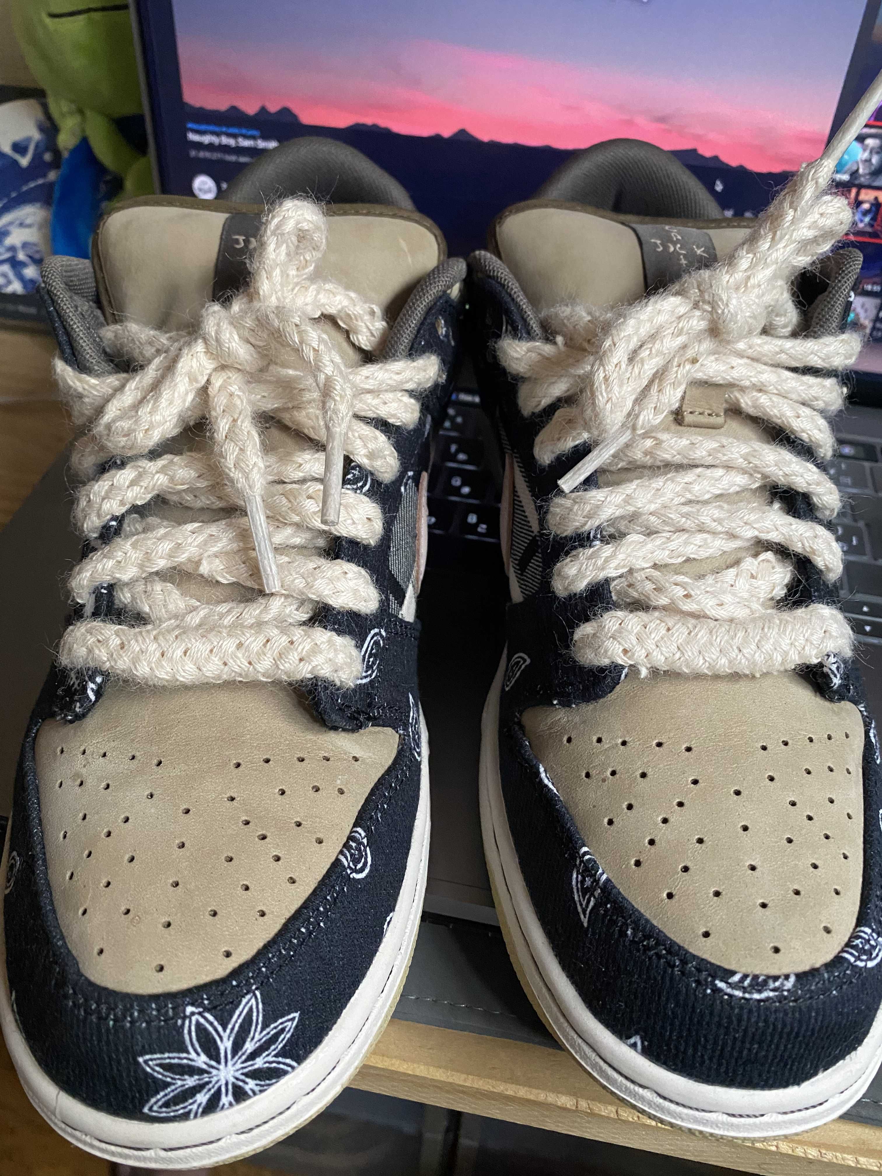 Travis Scott × Nike SB Dunk Low "Black/Parachute Beige"