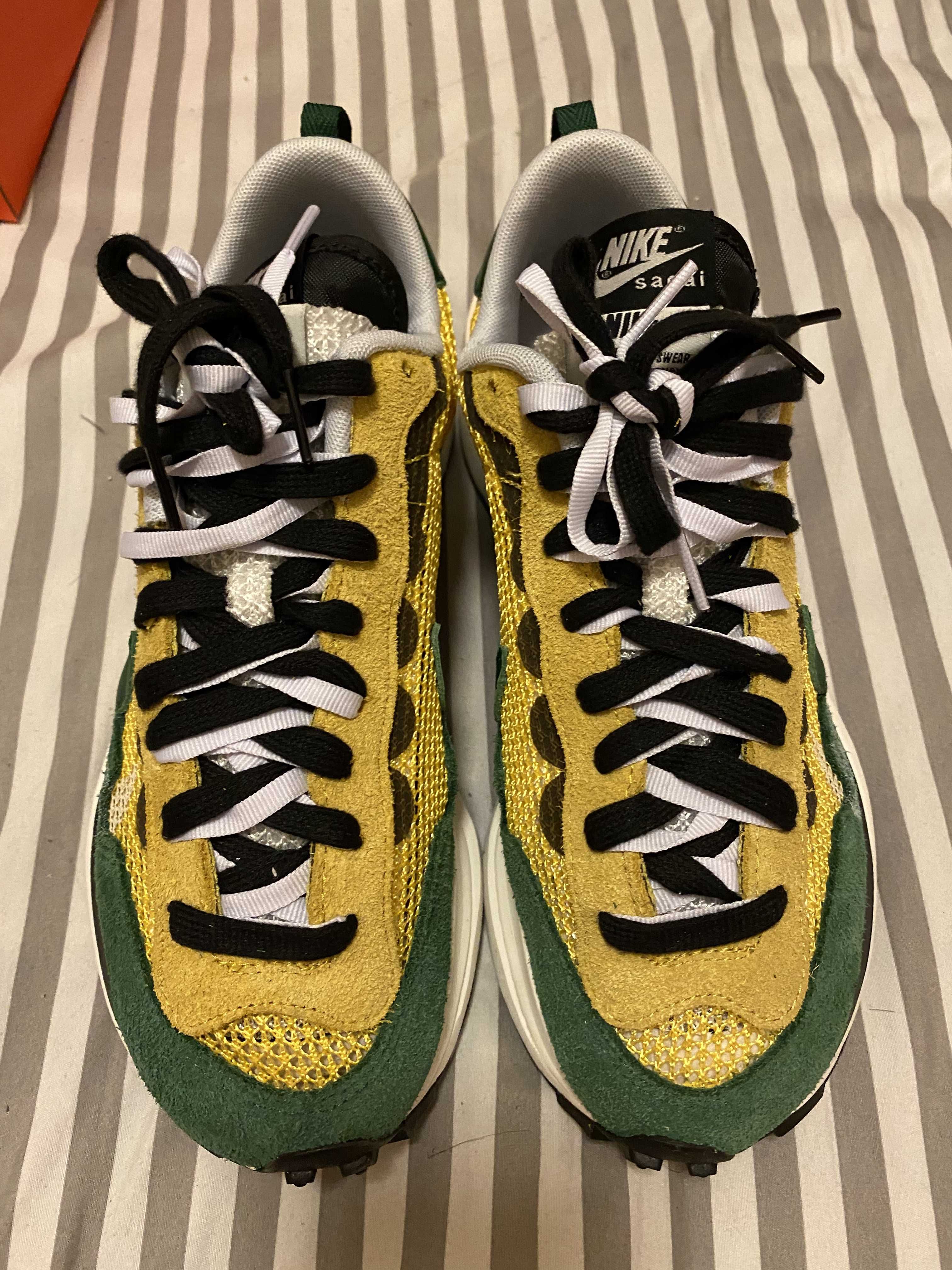 sacai × Nike Vapor Waffle "Tour Yellow/Stadium Green-Sail"