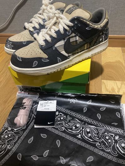 Travis Scott × Nike SB Dunk Low "Black/Parachute Beige"