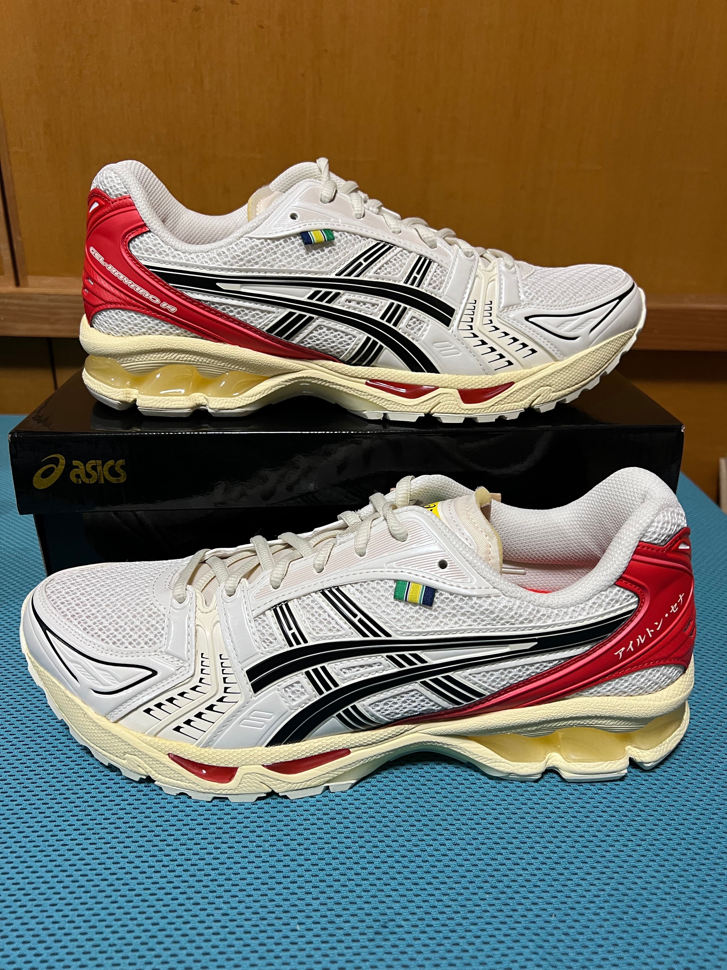 アイルトンセナ × アシックス ゲルカヤノ14 "バーチ/ファイヤリーレッド"