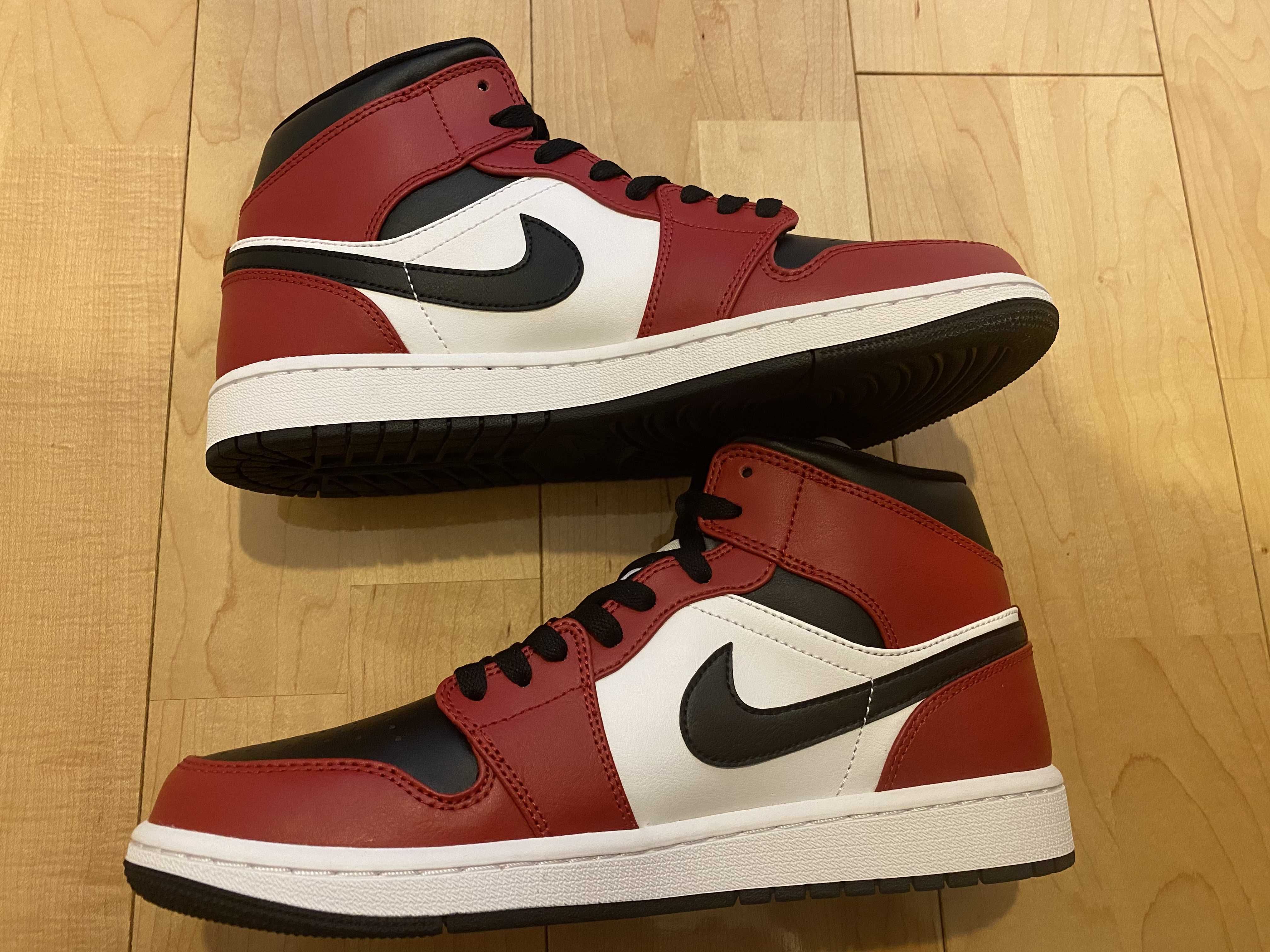 Nike Air Jordan 1 Mid "Chicago Black Toe"