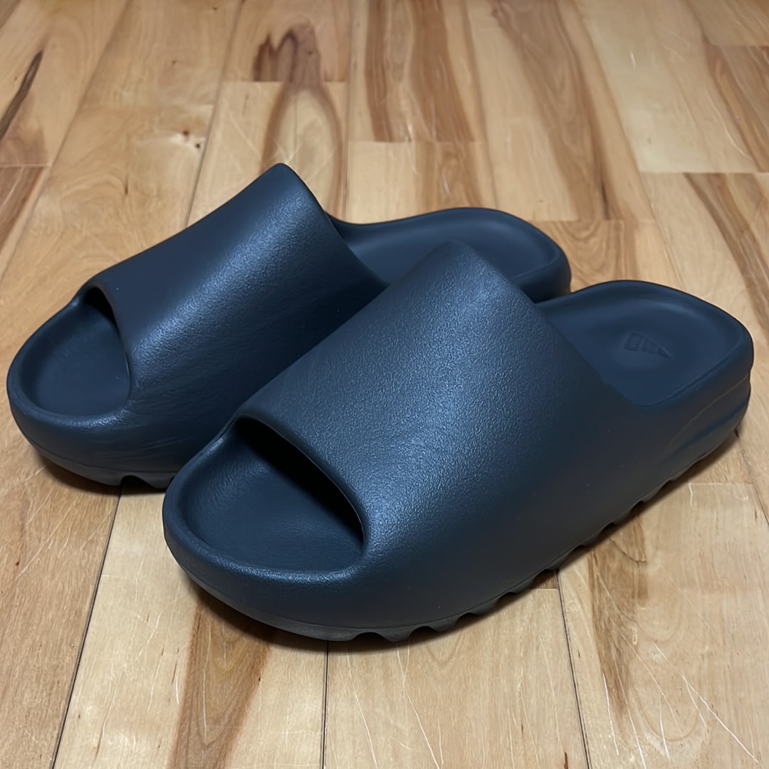 Yeezy Slide (イージー スライド) 人気の新作/中古通販