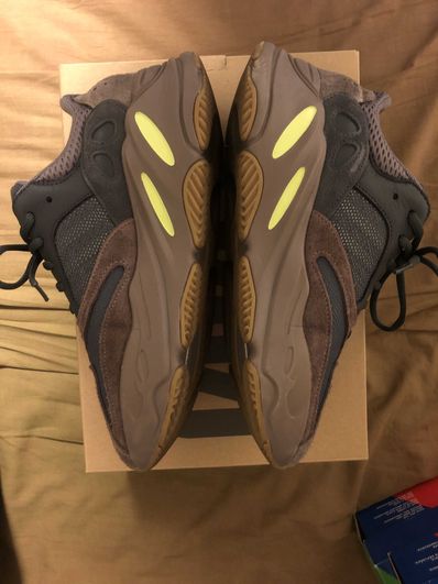 YEEZY BOOST 700 WAVE RUNNER DARK GREY