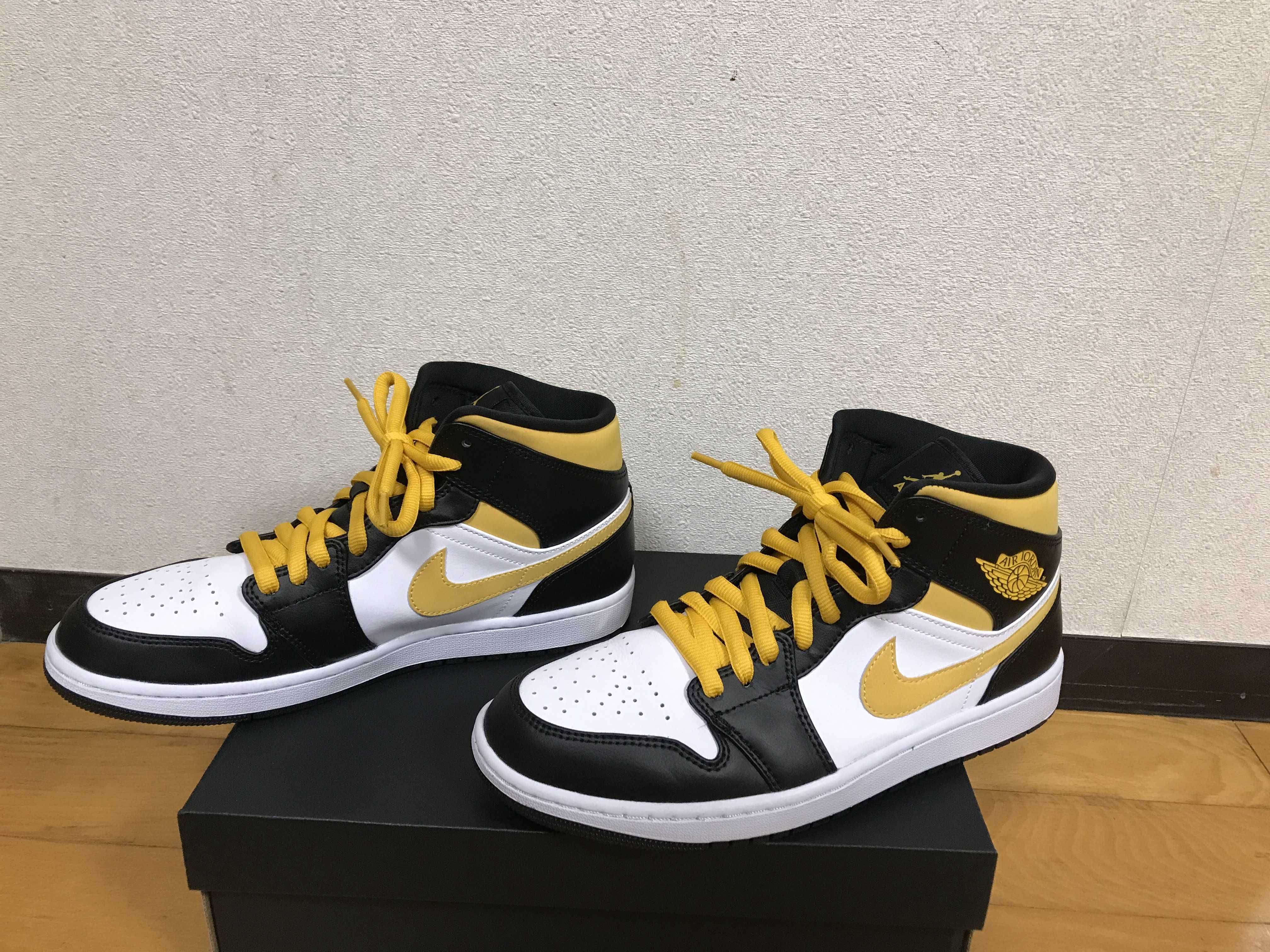Nike Air Jordan 1 Mid "White/Pollen-Black"