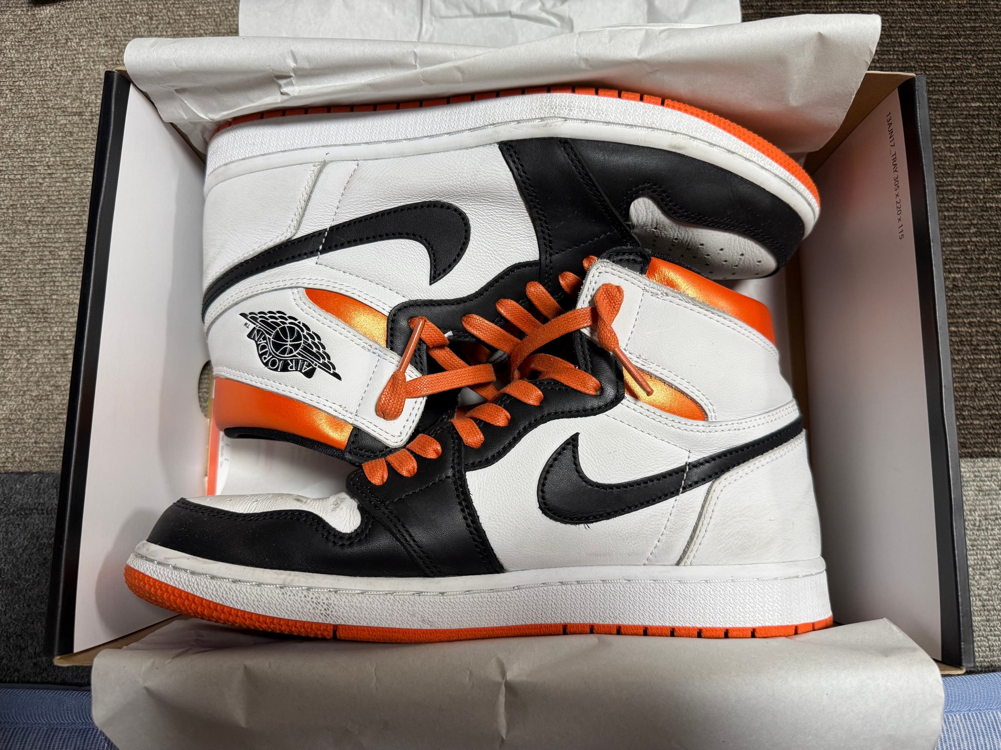 Nike Air Jordan 1 Retro High OG "Electro Orange"