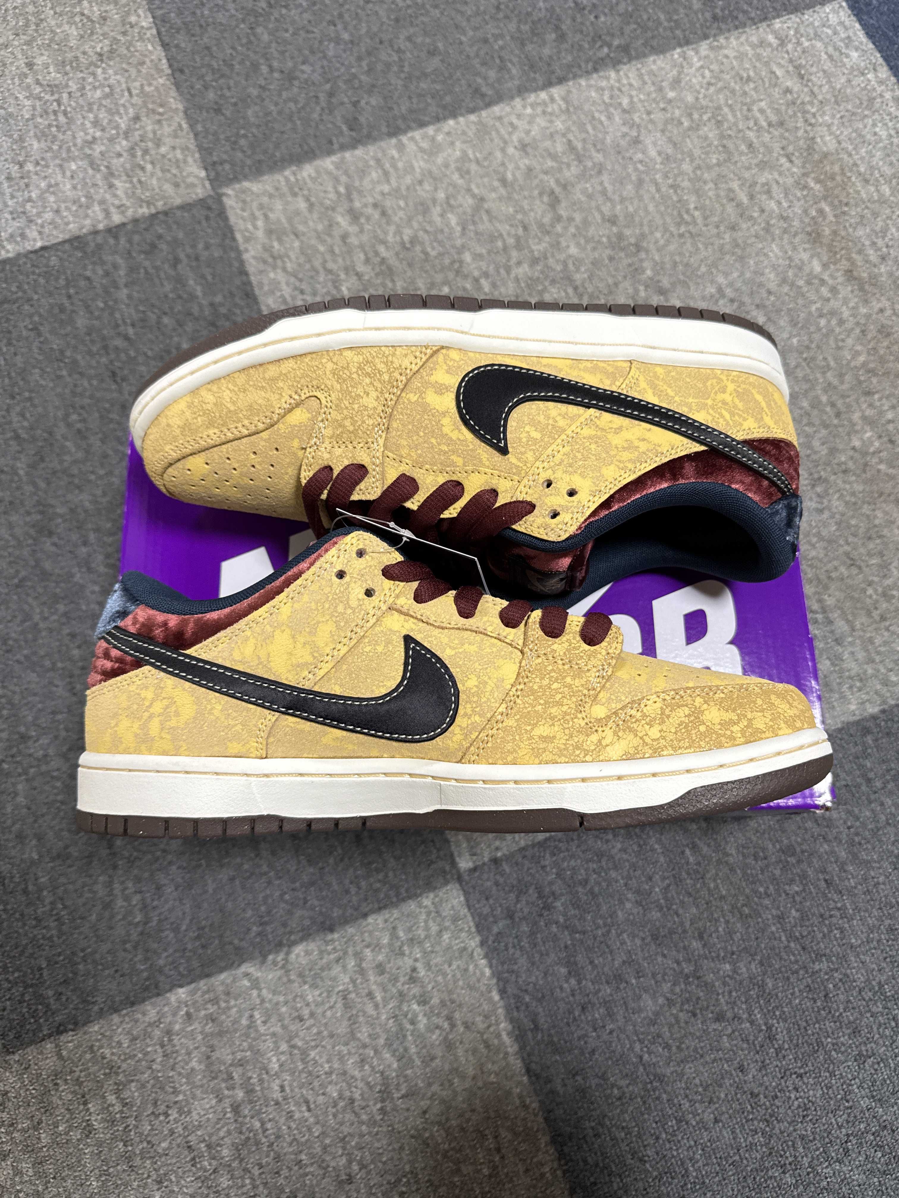 Nike SB Dunk Low Pro "City of Cinema/Celestial Gold and Dark Team Red"