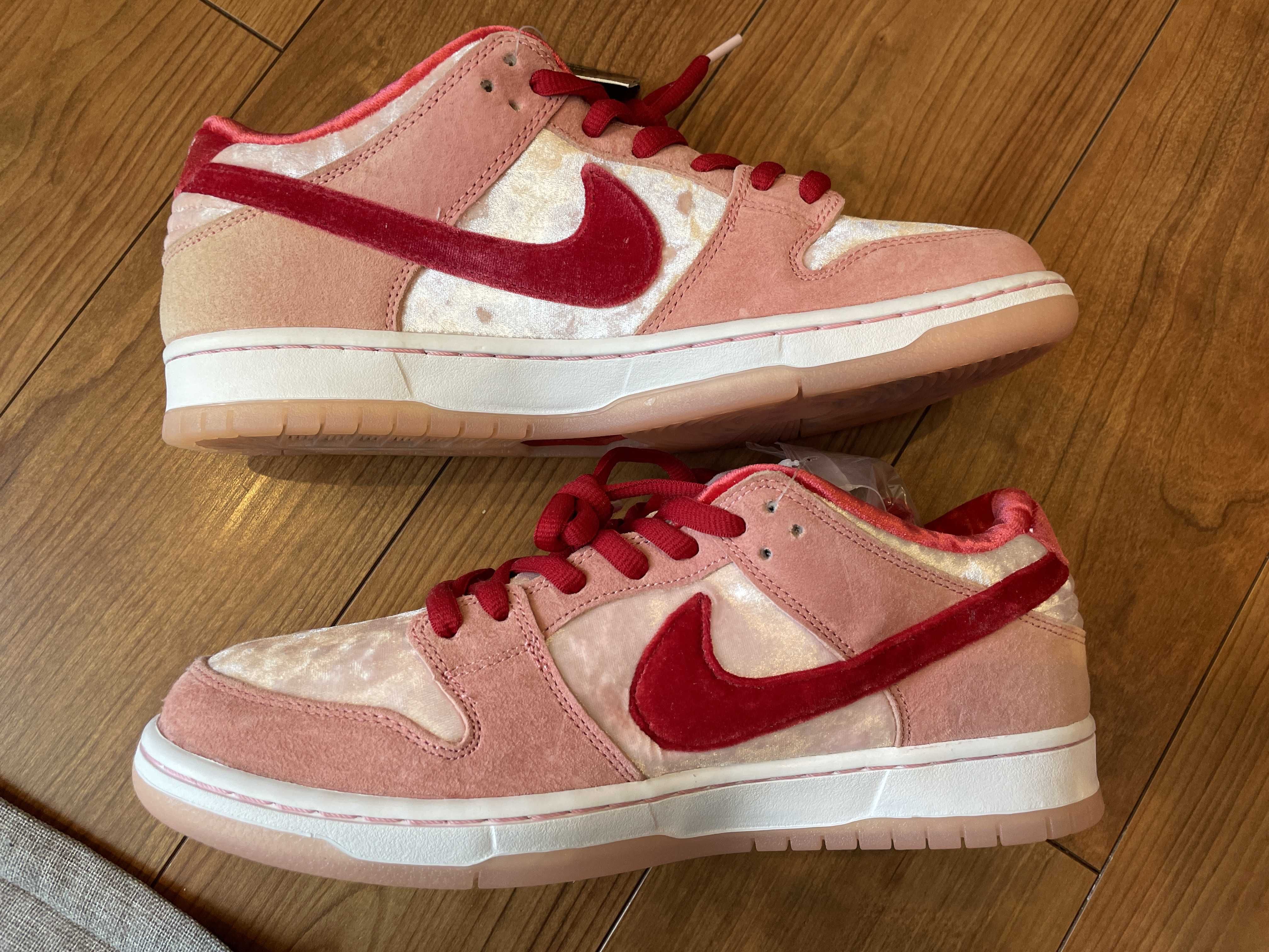 Strangelove × Nike SB Dunk Low "Valentine’s Day"