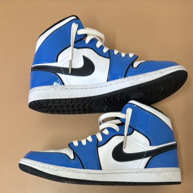 Nike Air Jordan 1 Mid SE "Signal Blue"