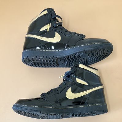 Nike Air Jordan 1 High OG "Black-Metalic Gold"