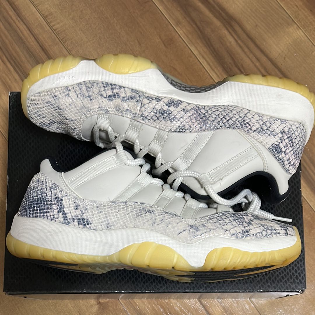 Nike Air Jordan 11 Low Snakeskin "Light Bone/University Red/Sail/Black"