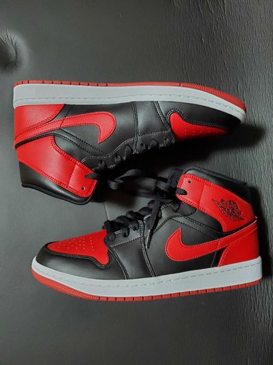 Nike Air Jordan 1 Mid "Bred"