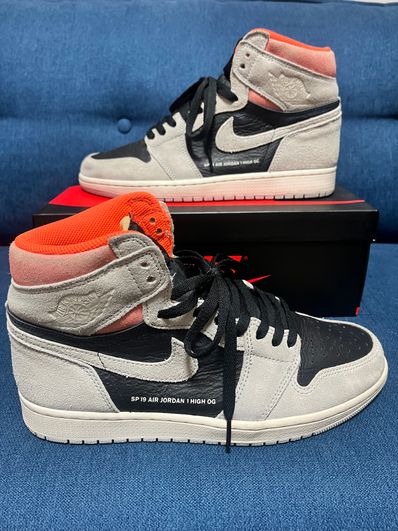 Nike Air Jordan 1 RETRO High OG "Hyper Crimson"