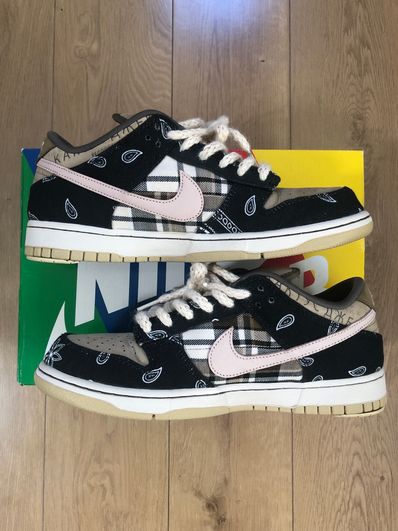 Travis Scott × Nike SB Dunk Low "Black/Parachute Beige"