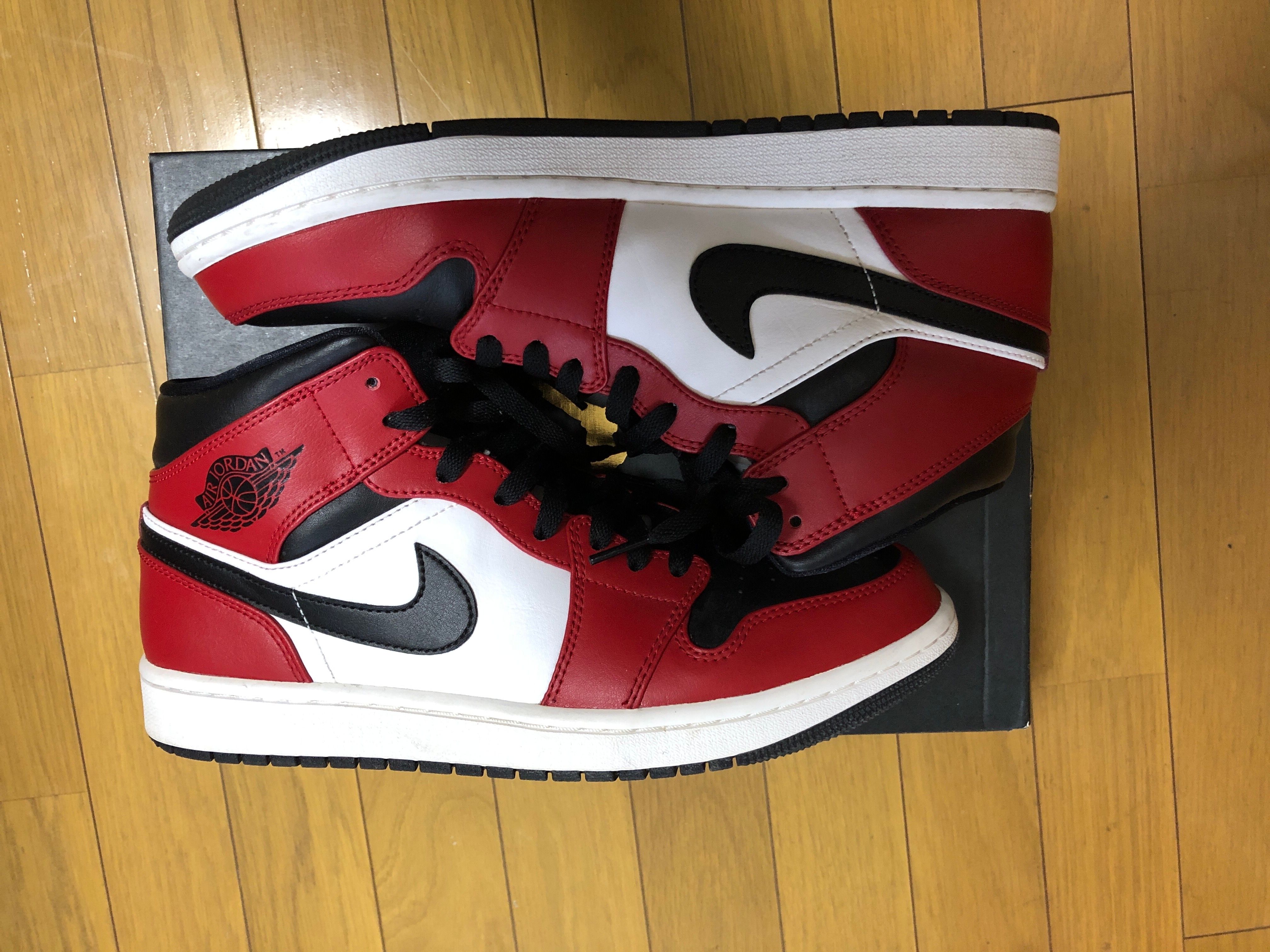 Nike Air Jordan 1 Mid "Chicago Black Toe"