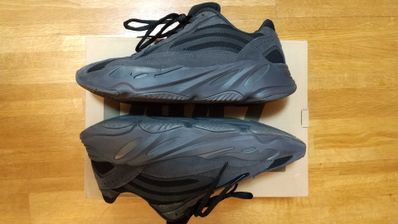 adidas YEEZY BOOST 700 V2 "Vanta"