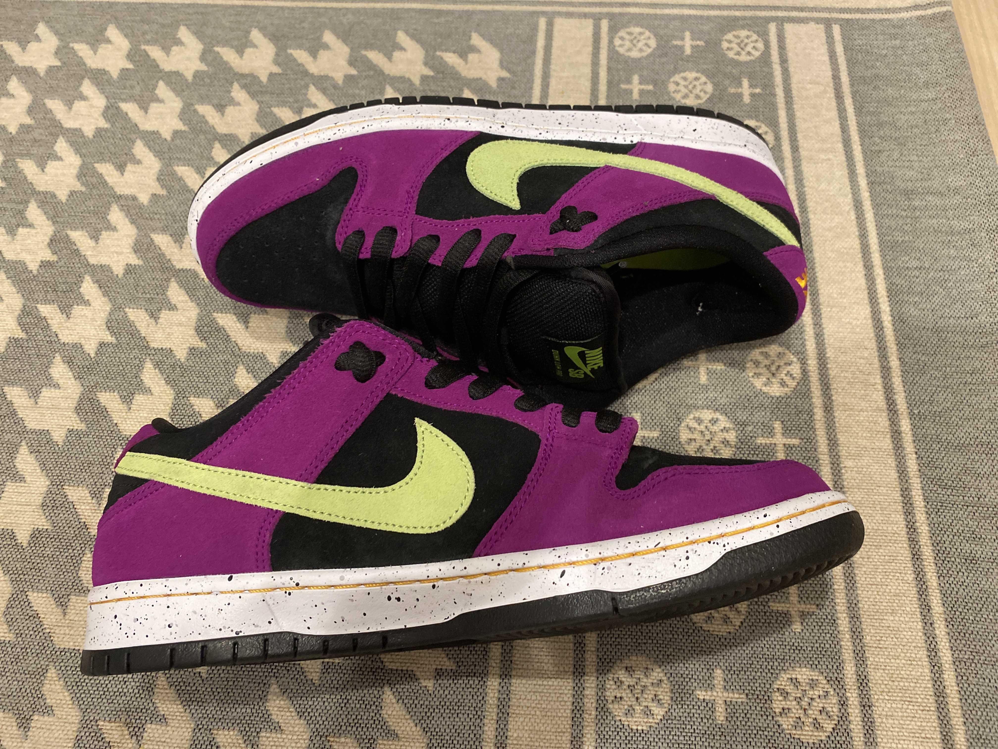 Nike SB Dunk Low "Red Plum"