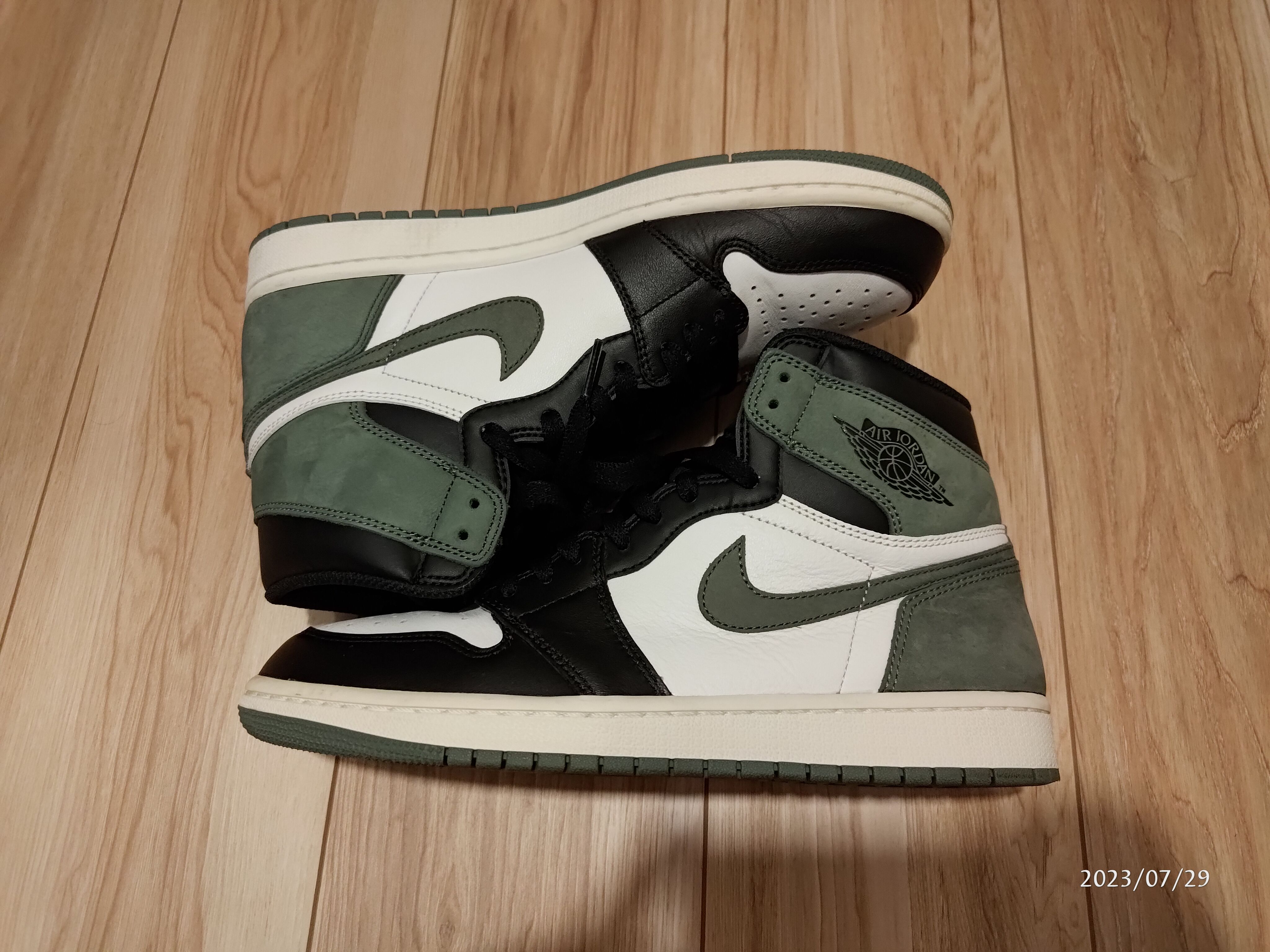 Nike Air Jordan 1 Retro High "Clay Green"