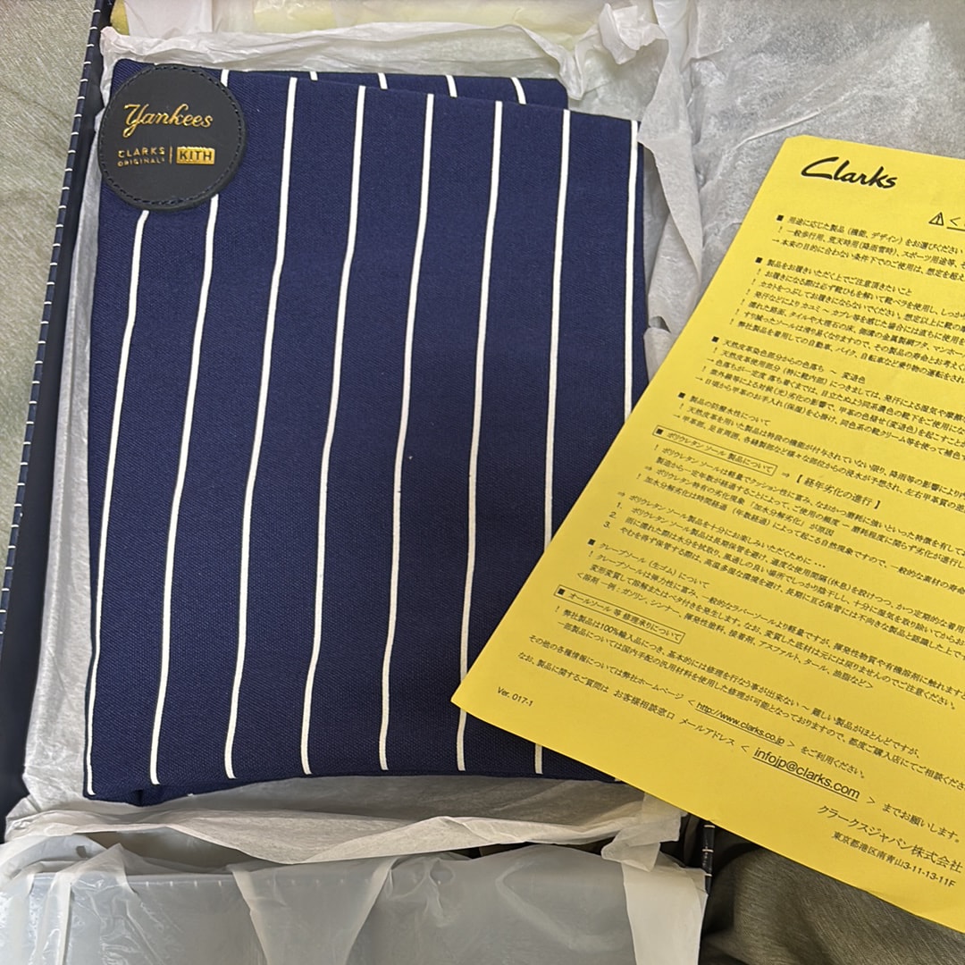 キス × ニューヨークヤンキース × クラークス ワラビー ハイ "メープル"