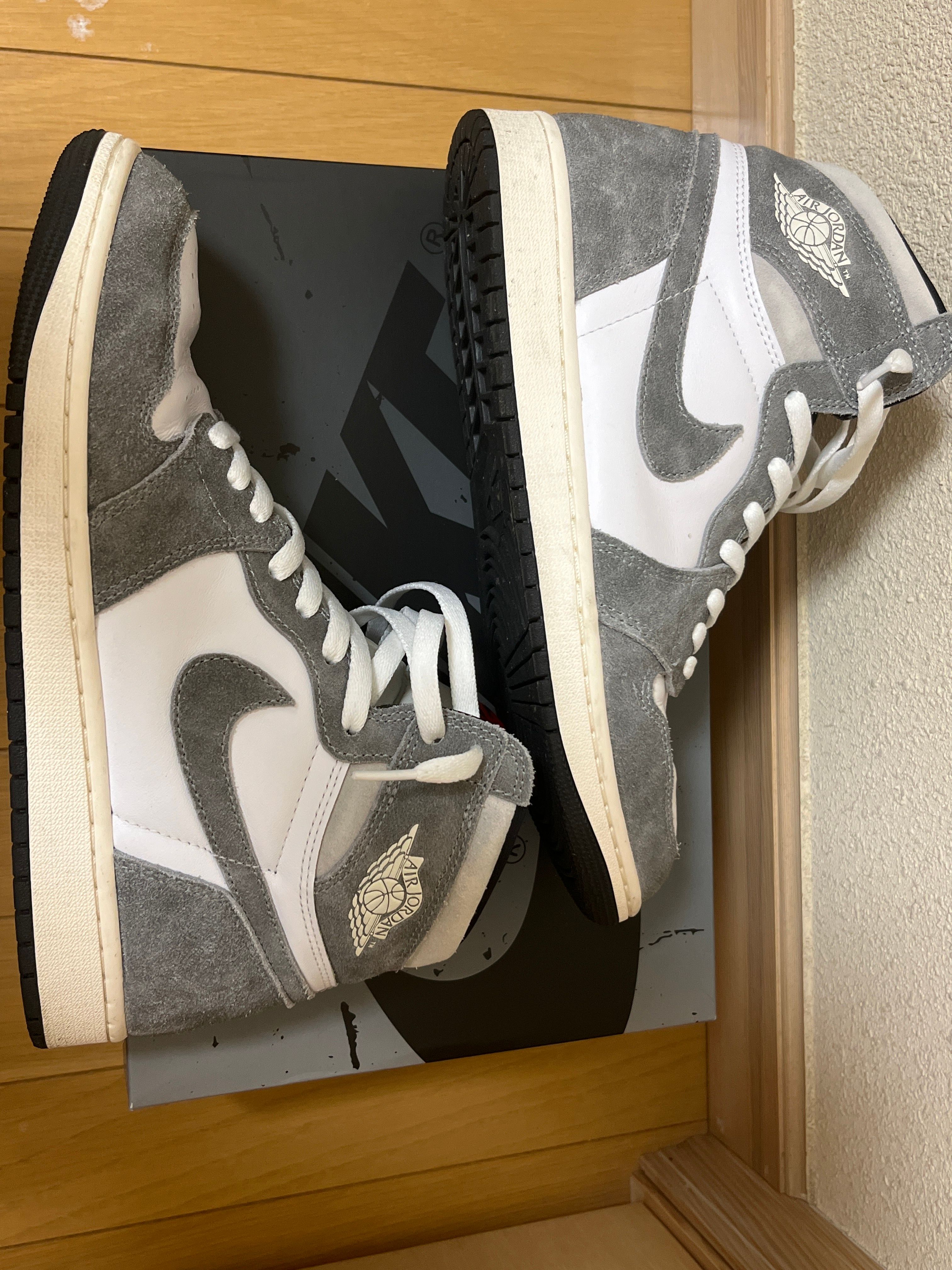 Nike Air Jordan 1 Retro High OG "Black and Smoke Grey"