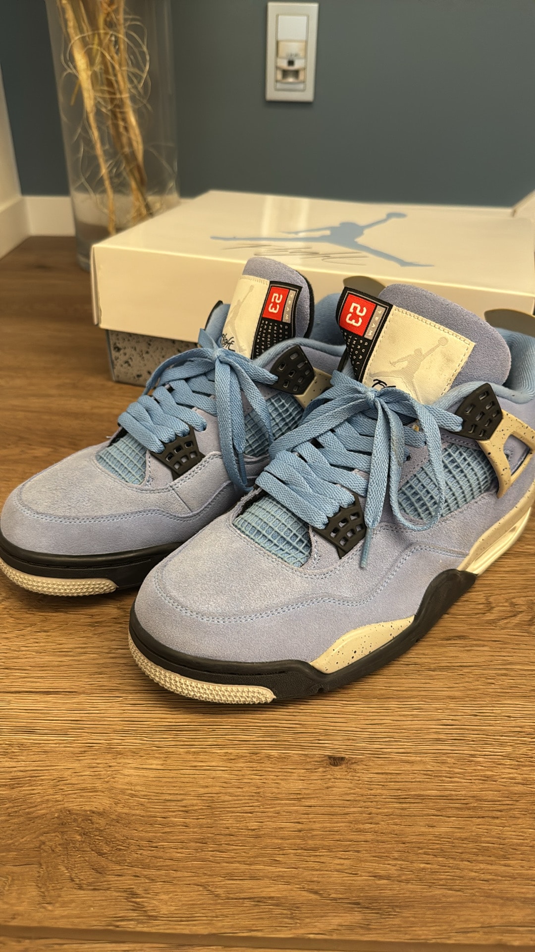 Nike Air Jordan 4 "University Blue"
