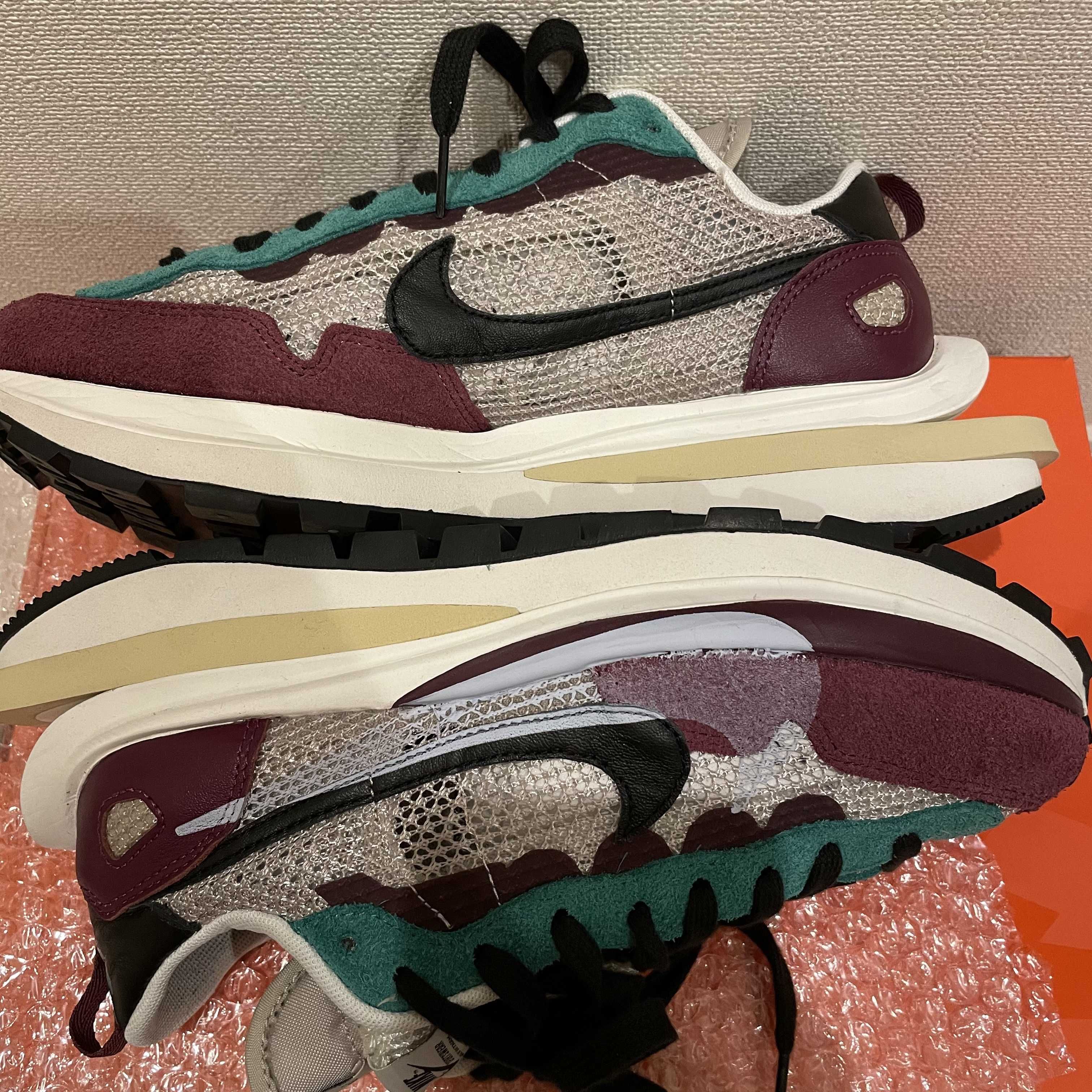 sacai × Nike Vapor Waffle "String/Red/Green"
