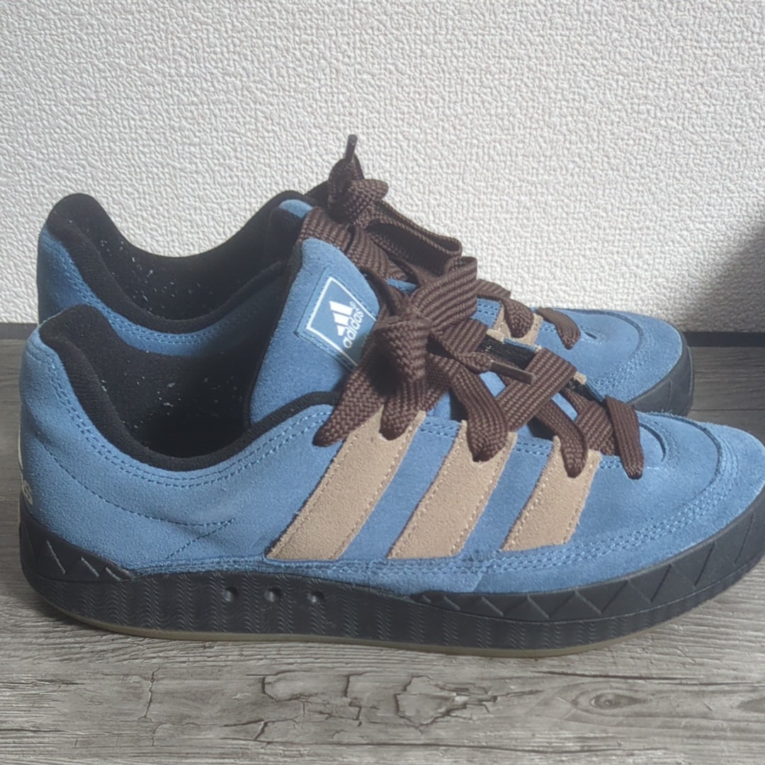アディダス アディマティック "オルタードブルー/カーキブラウン/クリスタルホワイト"